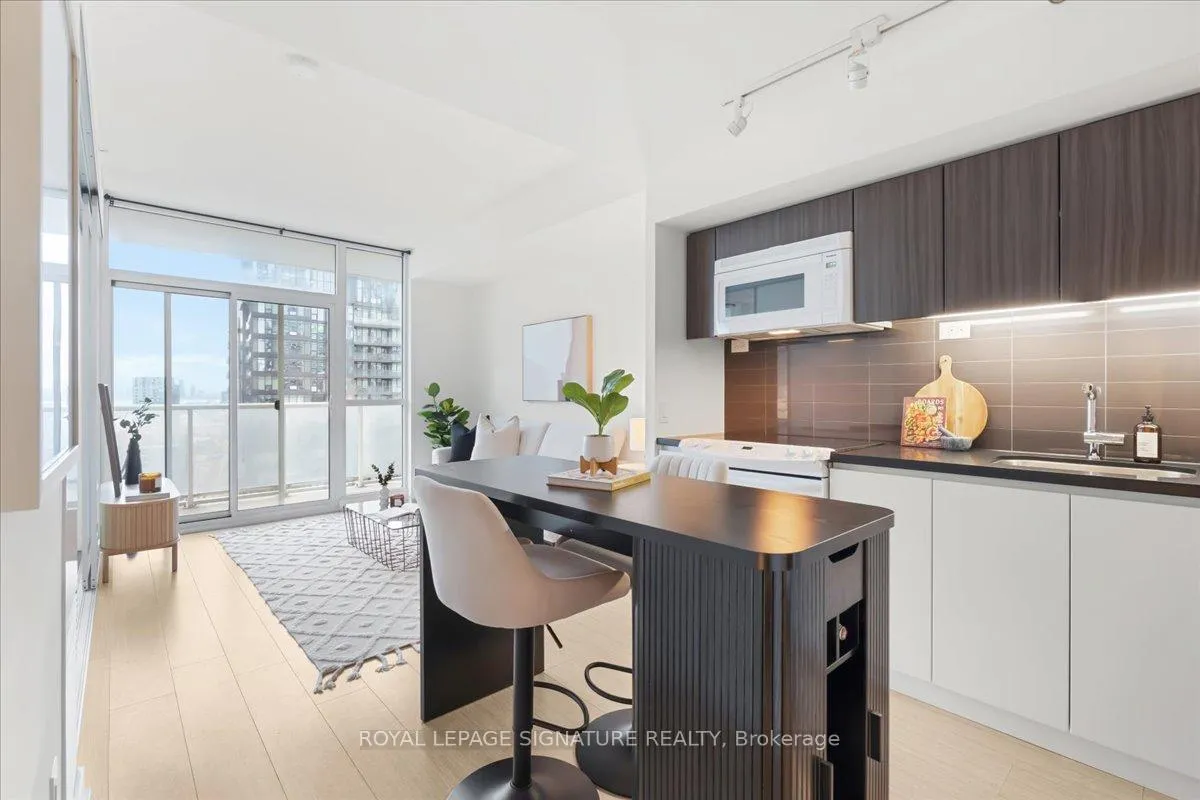 Front of Unit 3011, 75 Queens Wharf Road