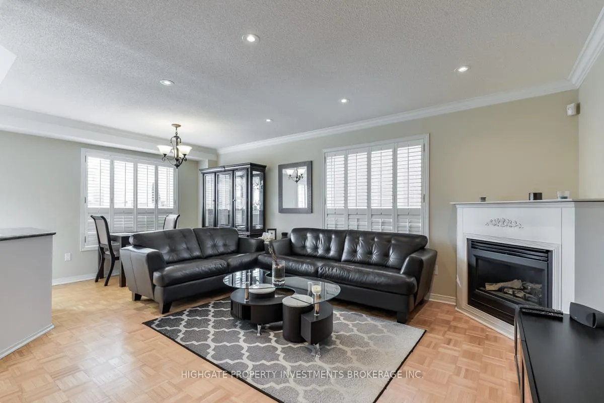 Photo 5 of 49 Muirside Road, Vaughan, Maple — HOMEH