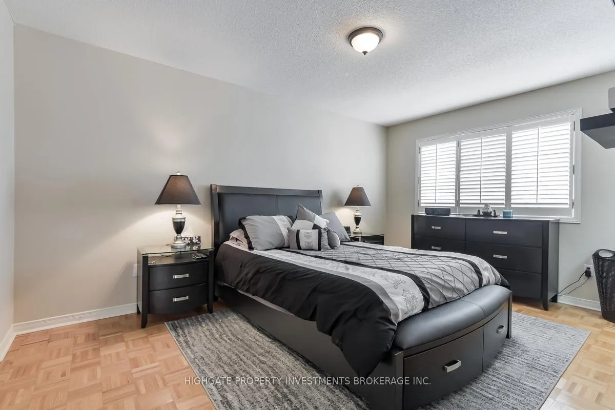 Photo 16 of 49 Muirside Road, Vaughan, Maple — HOMEH
