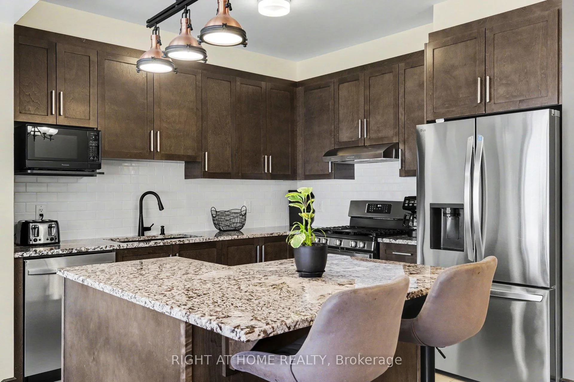 Photo 8 of 608 Fenwick Way, Ottawa, Barrhaven - Stonebridge — HOMEH
