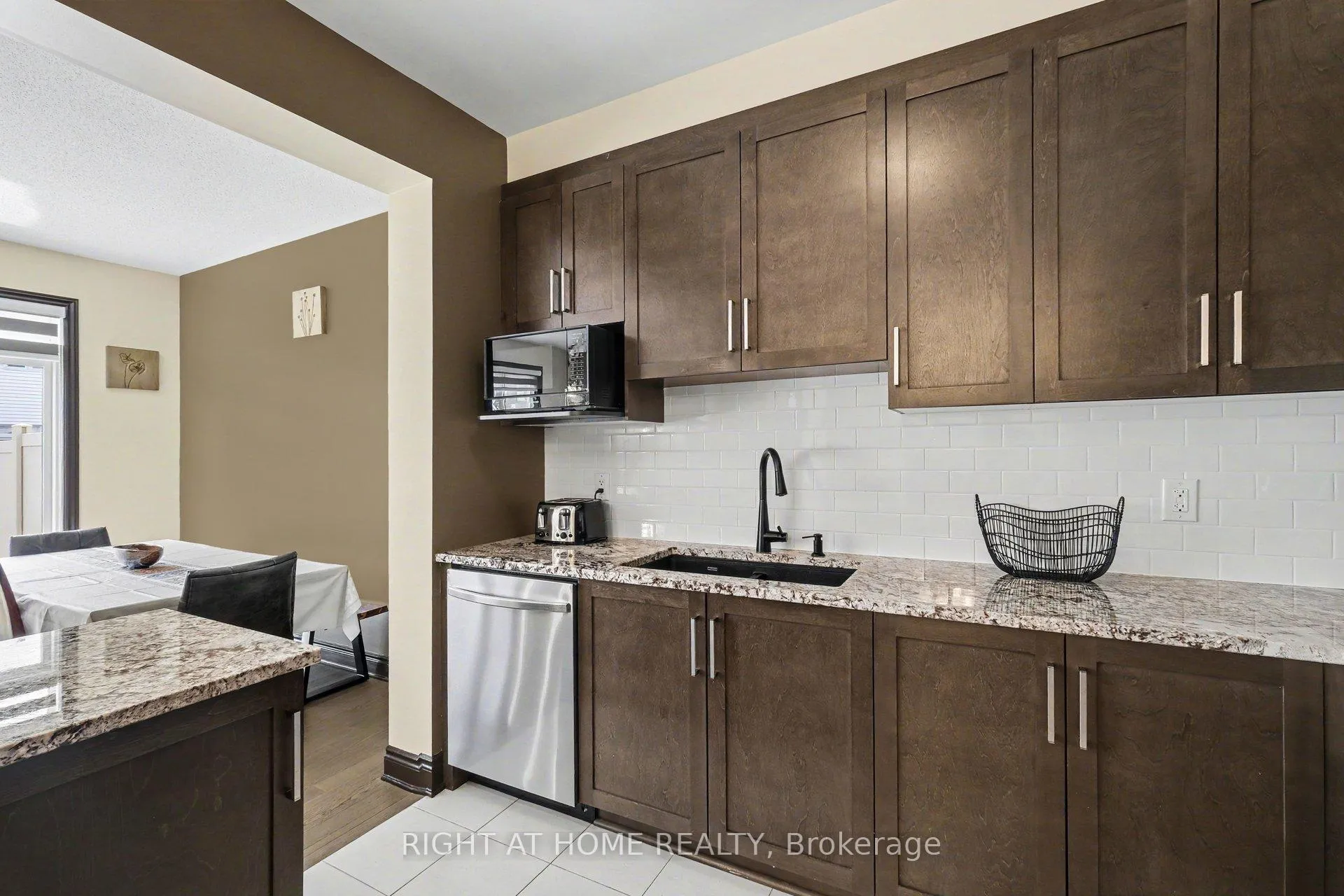 Photo 10 of 608 Fenwick Way, Ottawa, Barrhaven - Stonebridge — HOMEH