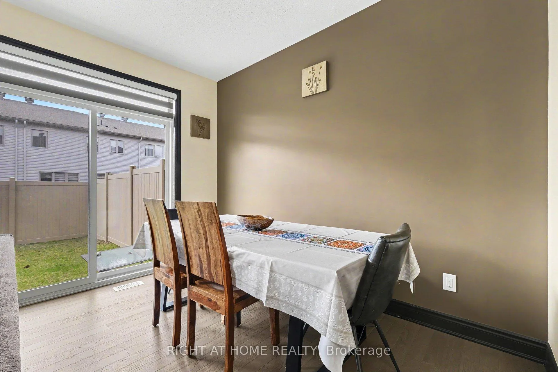 Photo 12 of 608 Fenwick Way, Ottawa, Barrhaven - Stonebridge — HOMEH