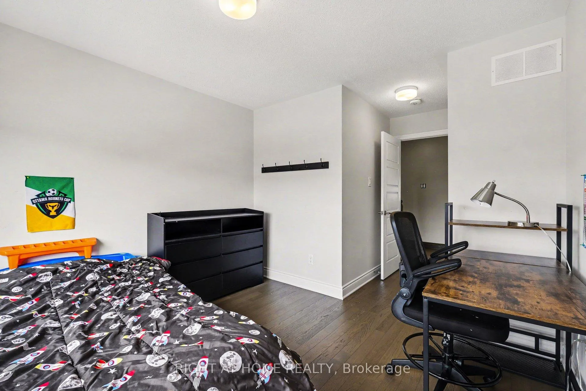 Photo 18 of 608 Fenwick Way, Ottawa, Barrhaven - Stonebridge — HOMEH