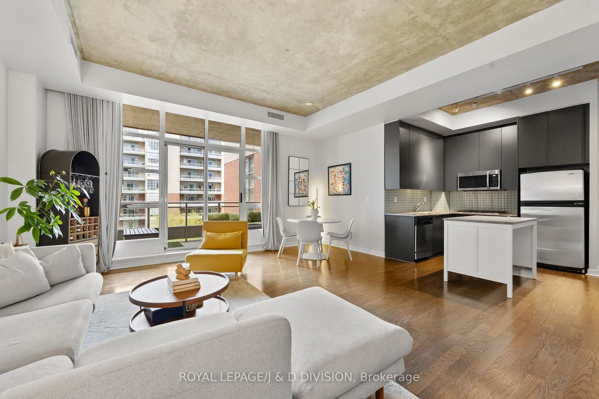 Front of Unit 508, 19 Brant Street