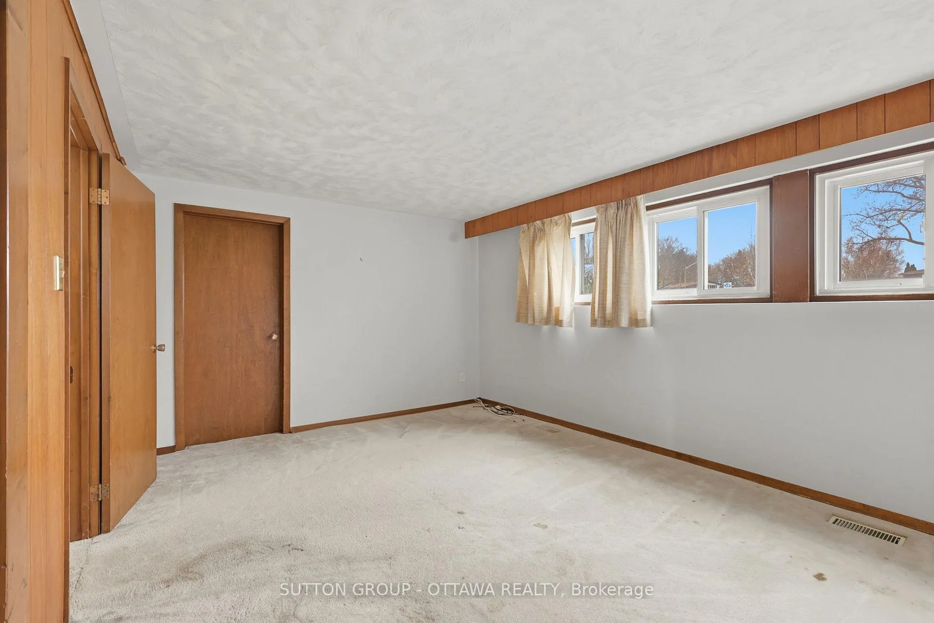 Photo 14 of 301 Central Park Boulevard N, Oshawa, O'Neill — HOMEH