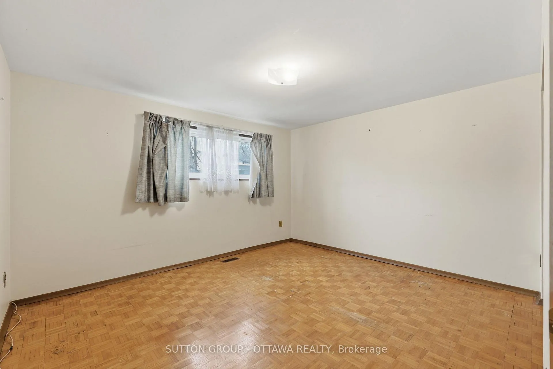 Photo 15 of 301 Central Park Boulevard N, Oshawa, O'Neill — HOMEH