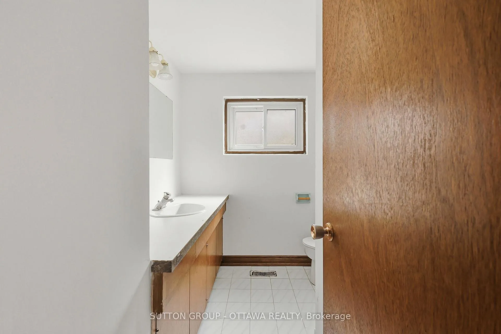 Photo 17 of 301 Central Park Boulevard N, Oshawa, O'Neill — HOMEH