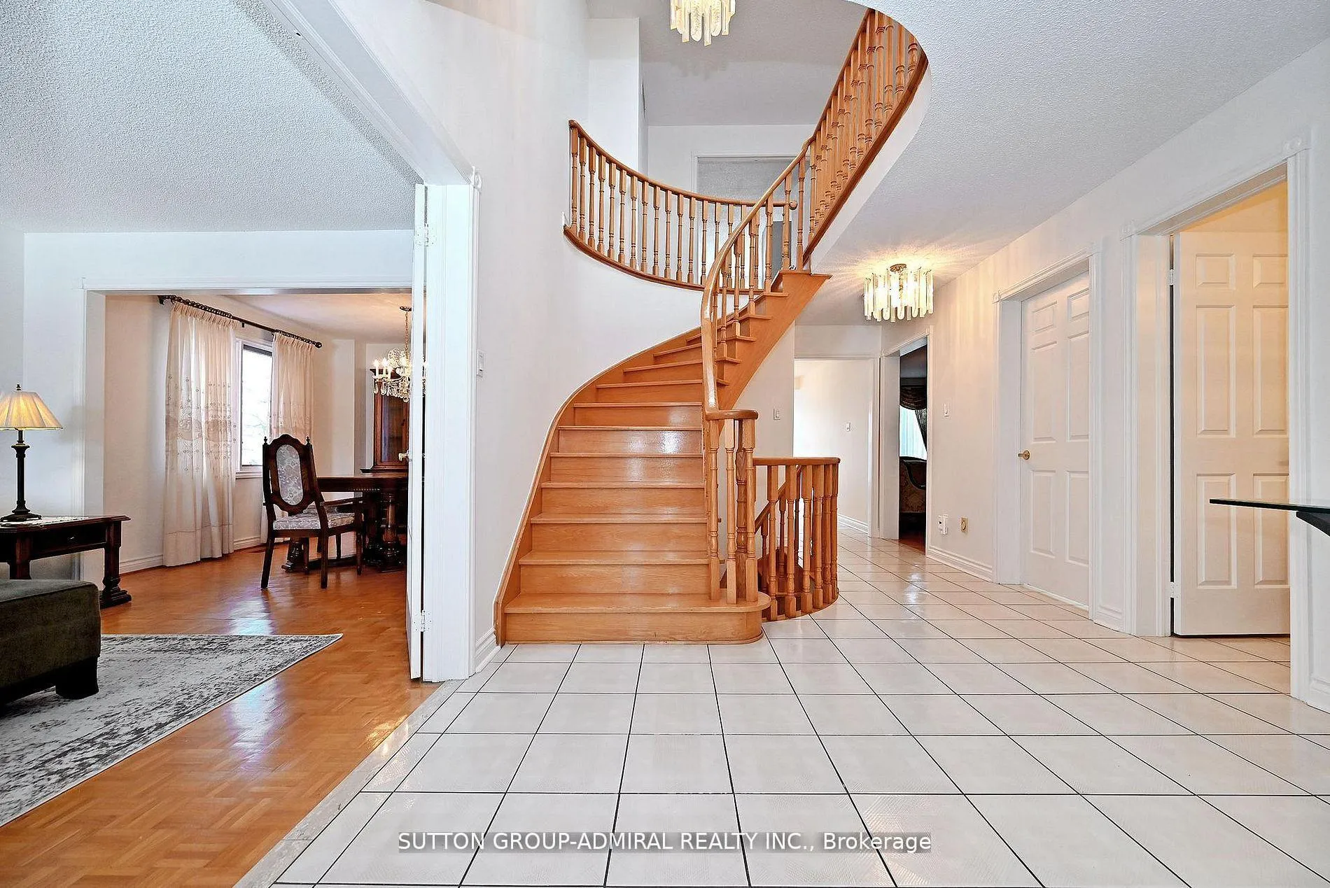 Photo 7 of 45 Royal Garden Boulevard, Vaughan, East Woodbridge — HOMEH