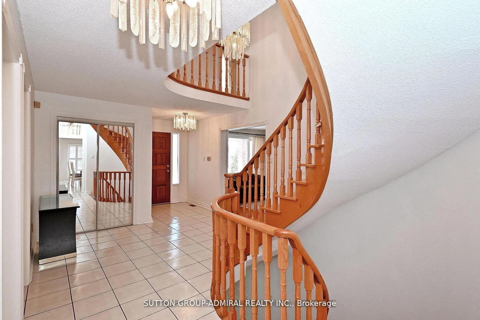 Photo 8 of 45 Royal Garden Boulevard, Vaughan, East Woodbridge — HOMEH