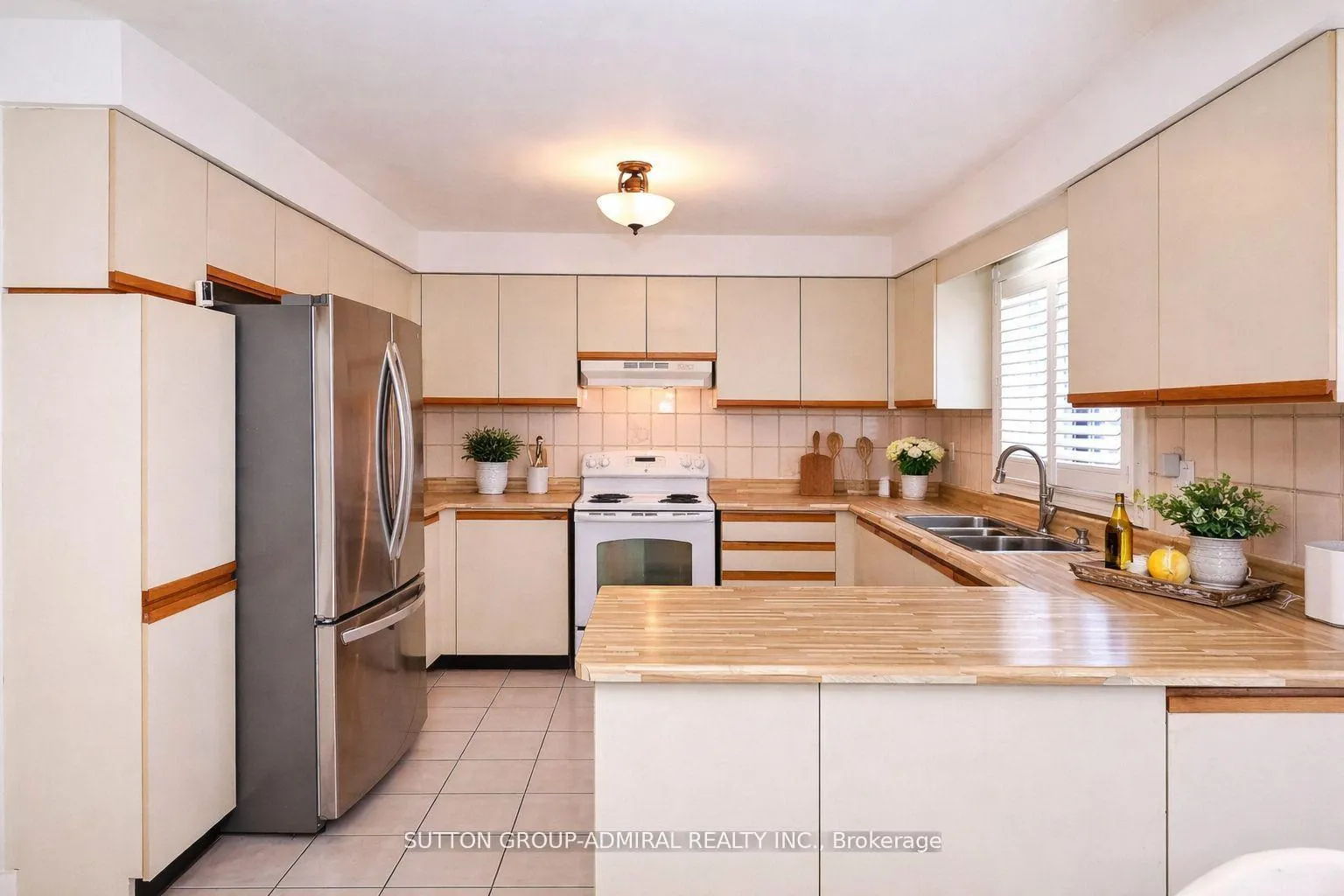 Photo 13 of 45 Royal Garden Boulevard, Vaughan, East Woodbridge — HOMEH