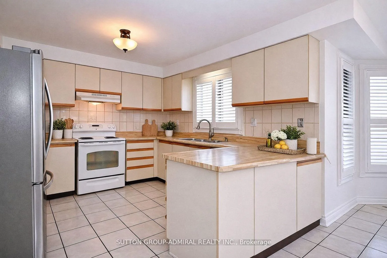 Photo 14 of 45 Royal Garden Boulevard, Vaughan, East Woodbridge — HOMEH