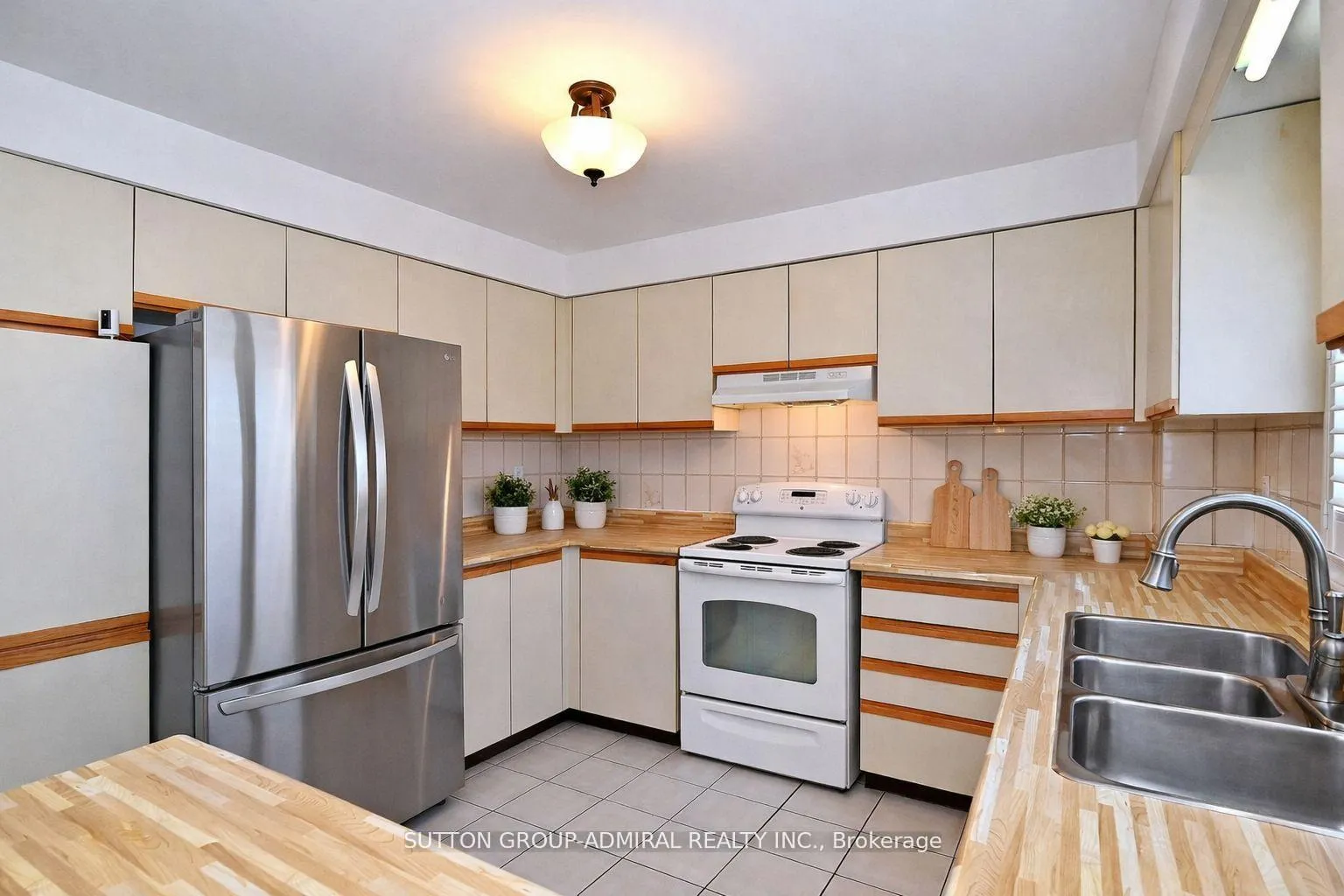 Photo 15 of 45 Royal Garden Boulevard, Vaughan, East Woodbridge — HOMEH