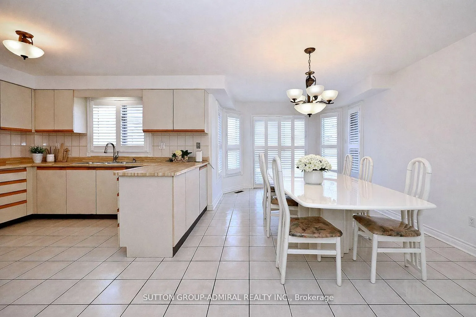 Photo 16 of 45 Royal Garden Boulevard, Vaughan, East Woodbridge — HOMEH
