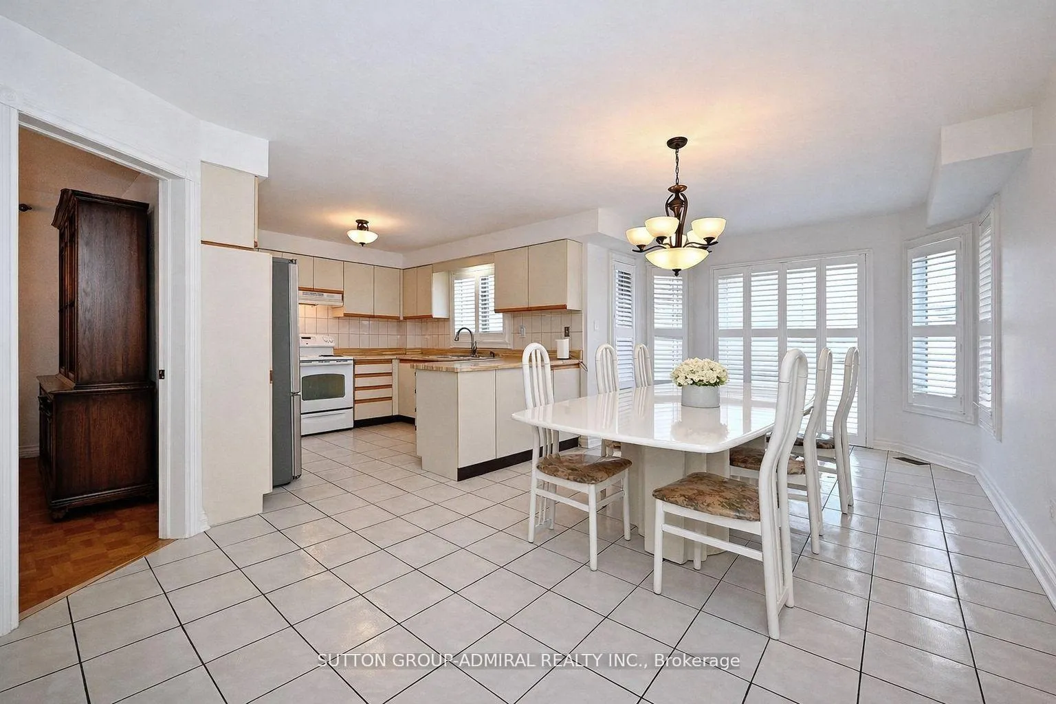 Photo 19 of 45 Royal Garden Boulevard, Vaughan, East Woodbridge — HOMEH