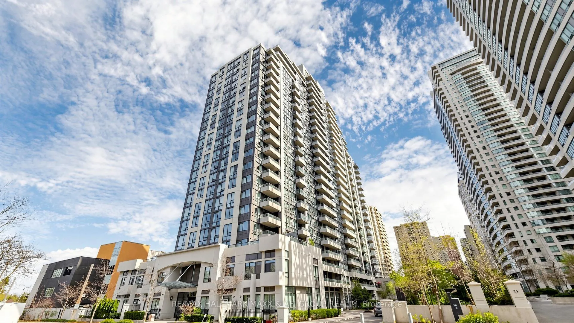 Front of Unit 1122, 35 Hollywood Avenue