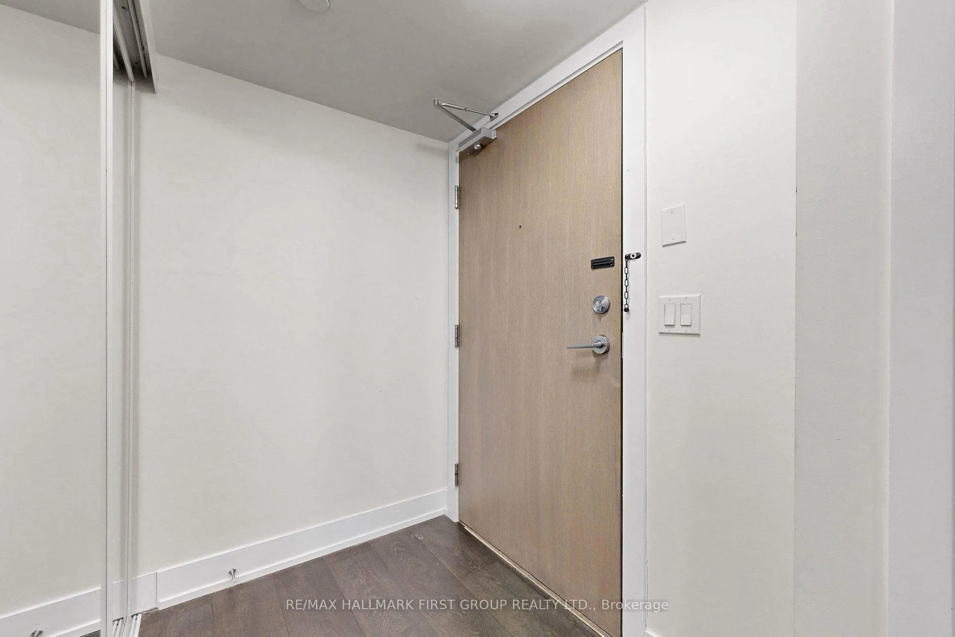 Photo 4 of Unit 605, 1255 Bayly Street, Pickering, Bay Ridges — HOMEH