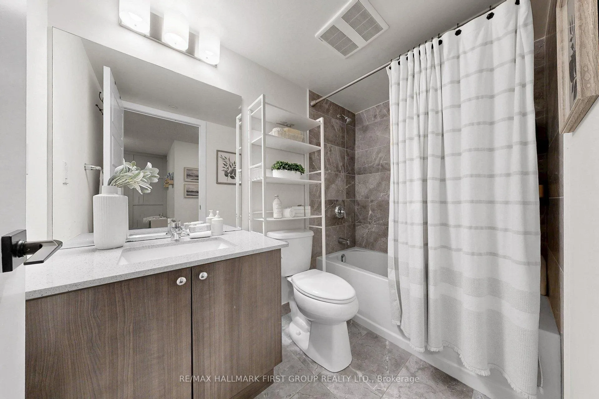 Photo 5 of Unit 605, 1255 Bayly Street, Pickering, Bay Ridges — HOMEH