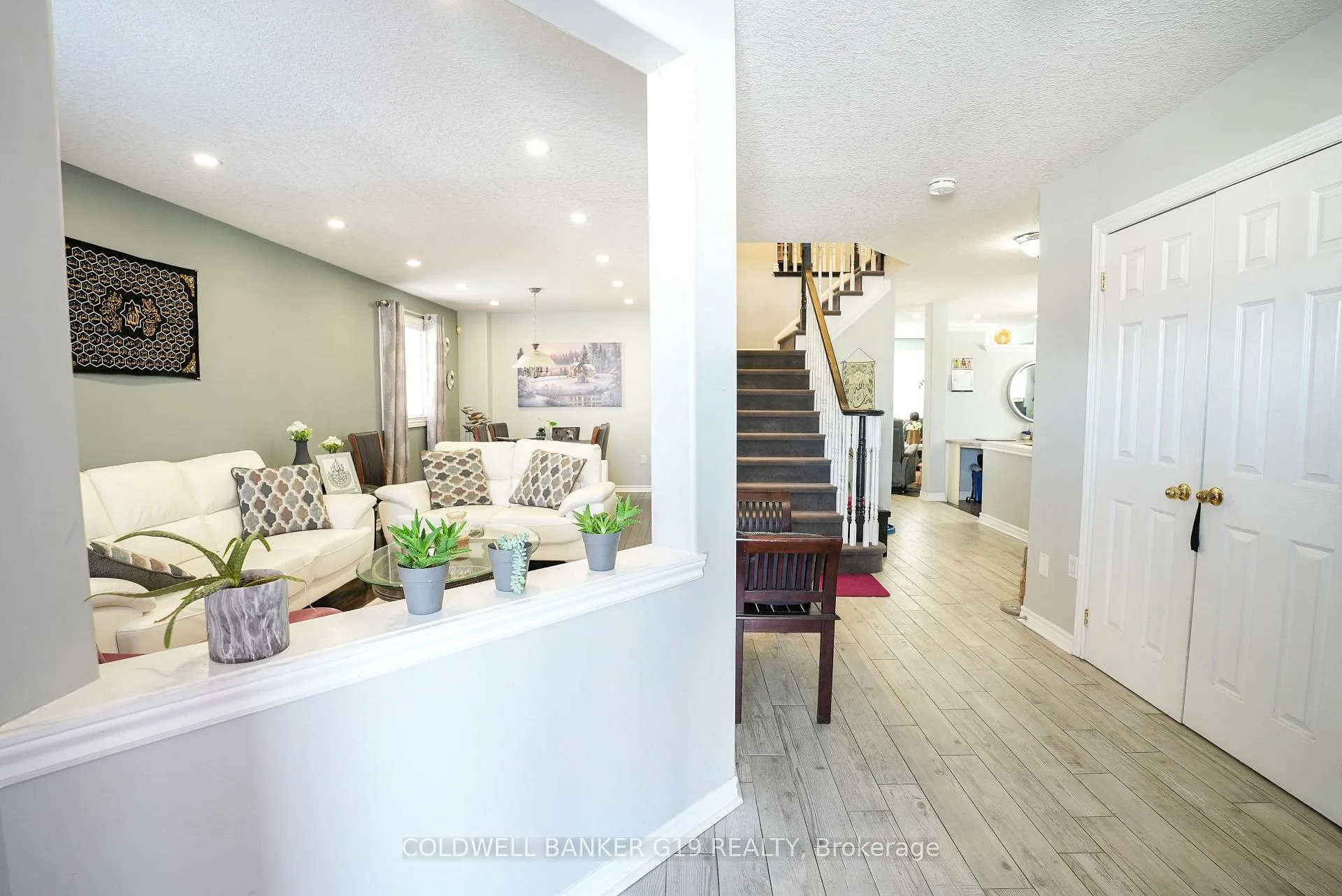 Photo 3 of 65 Summerset Drive, Barrie, Ardagh — HOMEH