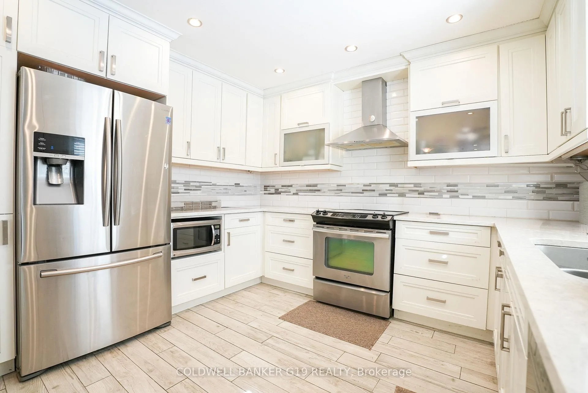 Photo 4 of 65 Summerset Drive, Barrie, Ardagh — HOMEH