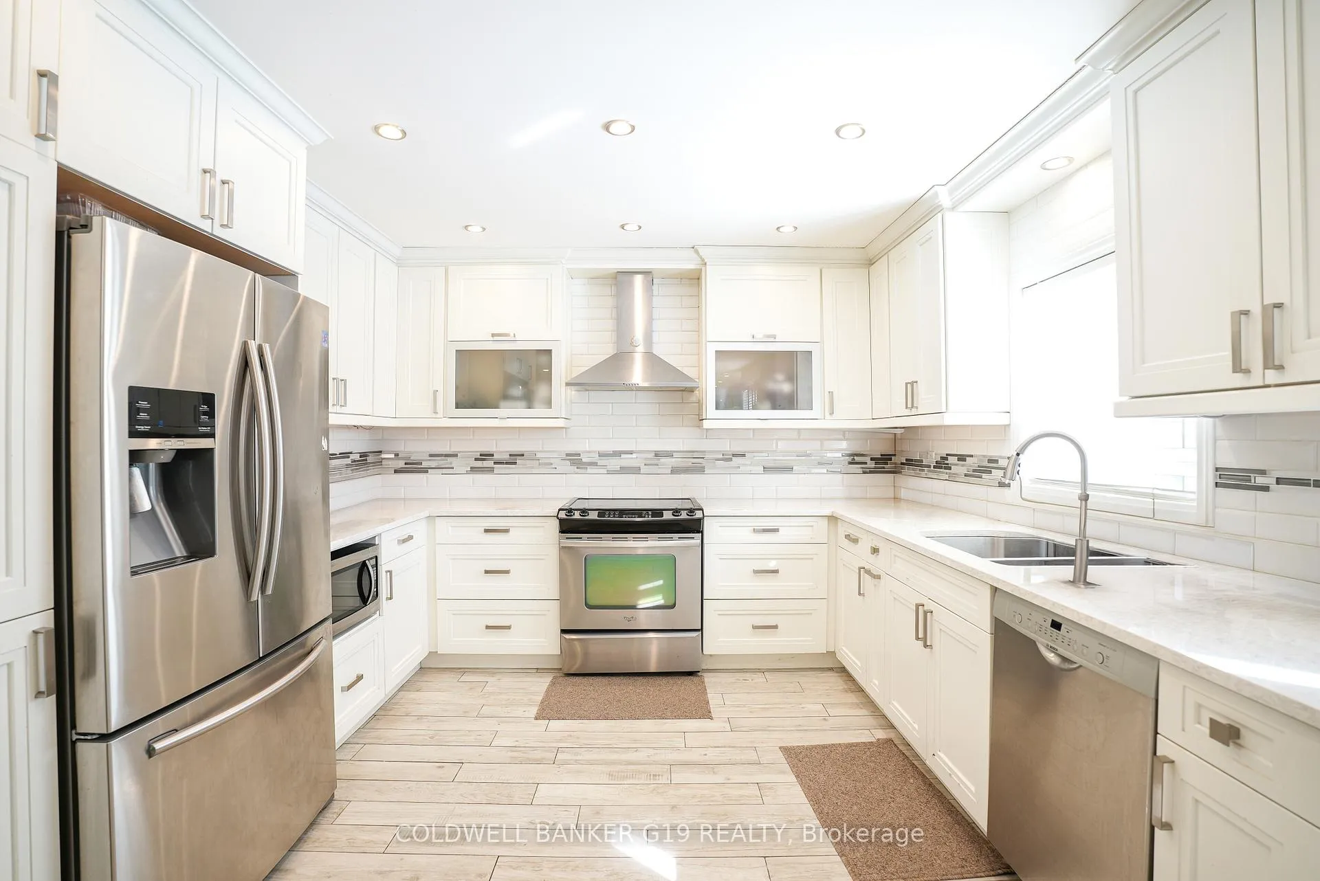 Photo 5 of 65 Summerset Drive, Barrie, Ardagh — HOMEH