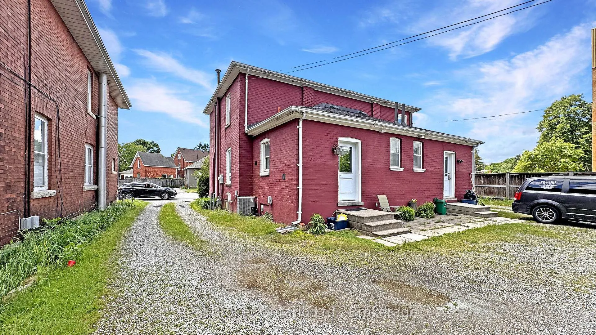 Photo 2 of 273 Brant Avenue, Brantford, North Ward — HOMEH
