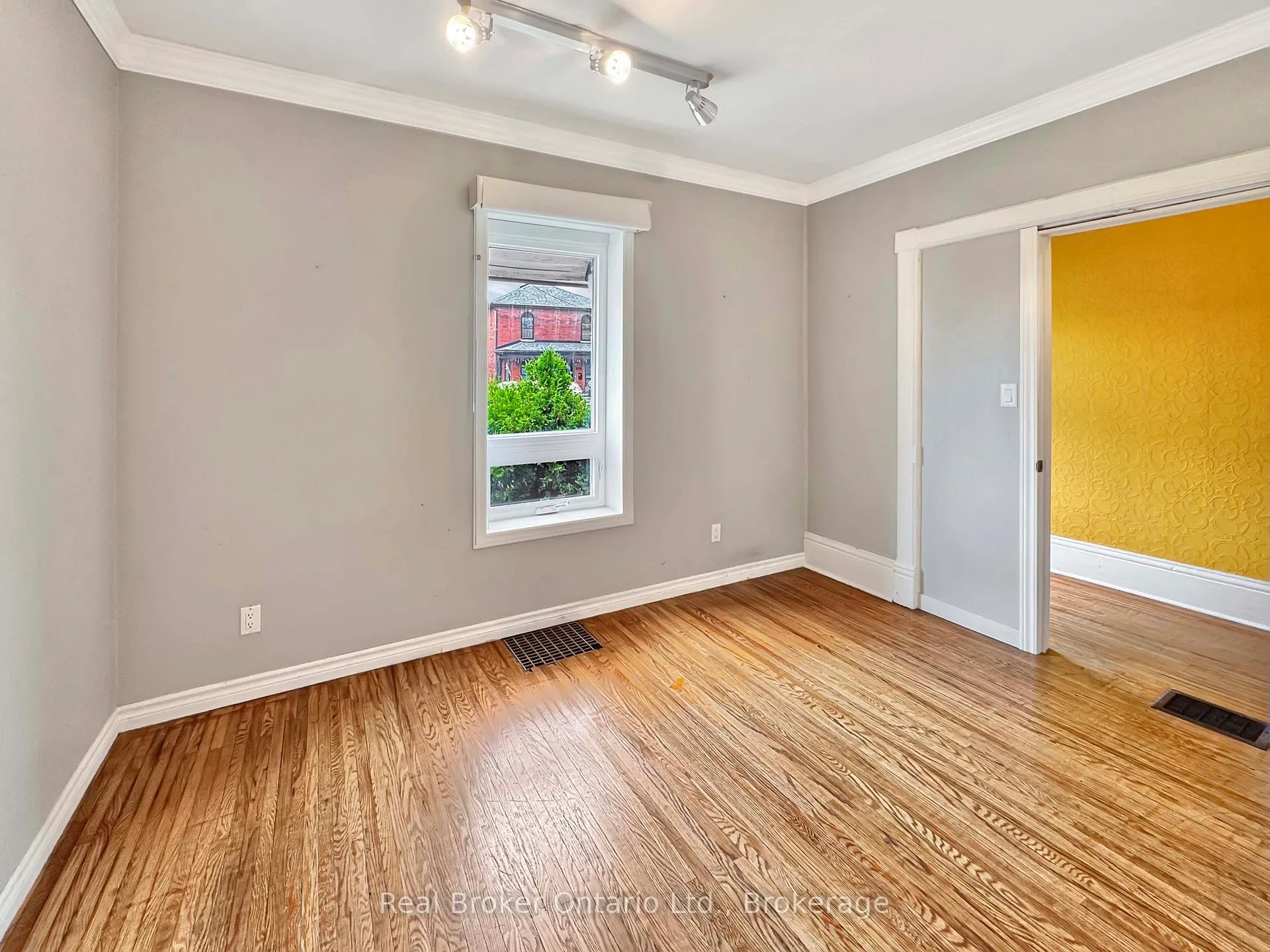 Photo 7 of 273 Brant Avenue, Brantford, North Ward — HOMEH