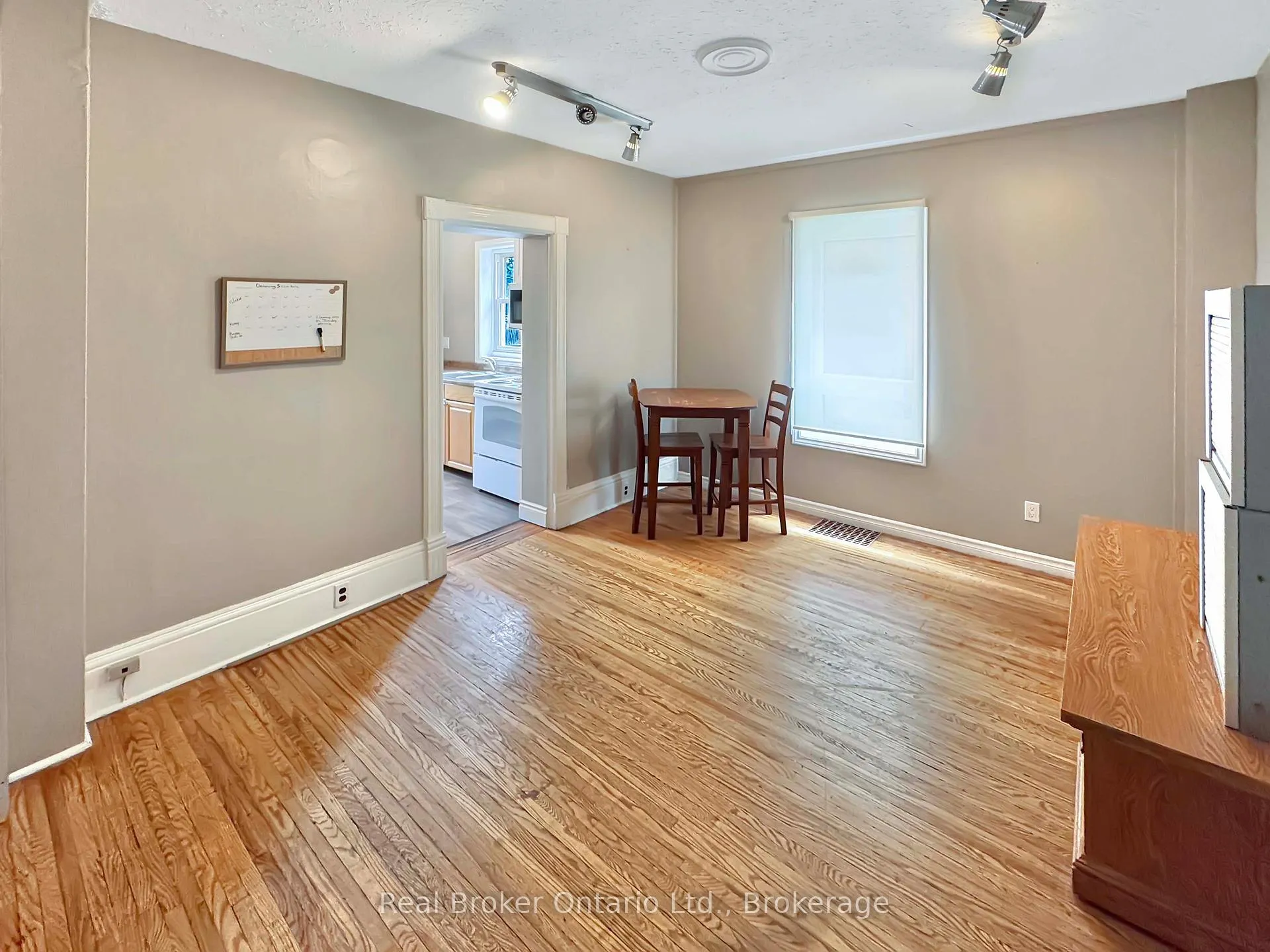 Photo 9 of 273 Brant Avenue, Brantford, North Ward — HOMEH