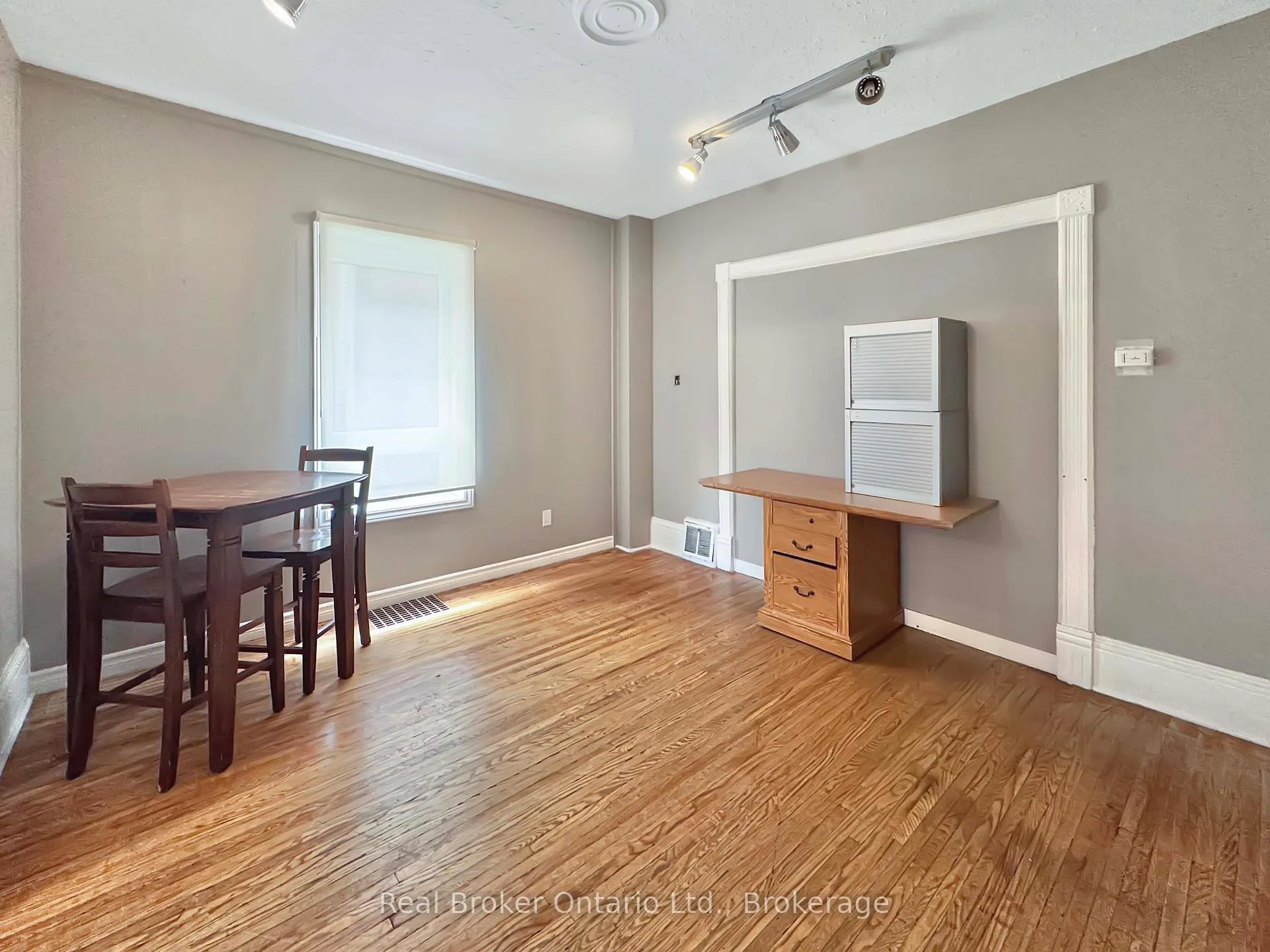 Photo 10 of 273 Brant Avenue, Brantford, North Ward — HOMEH