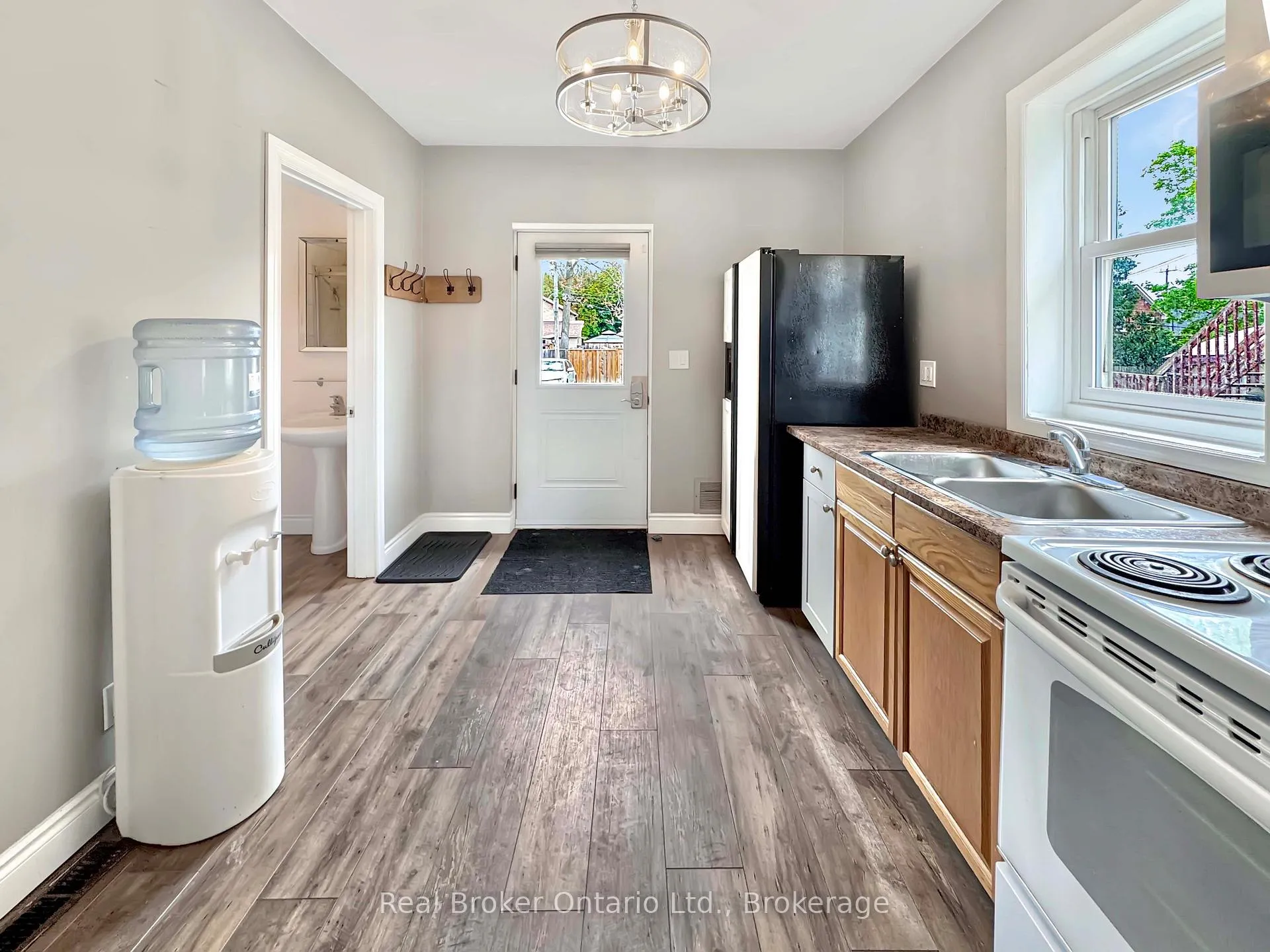 Photo 11 of 273 Brant Avenue, Brantford, North Ward — HOMEH