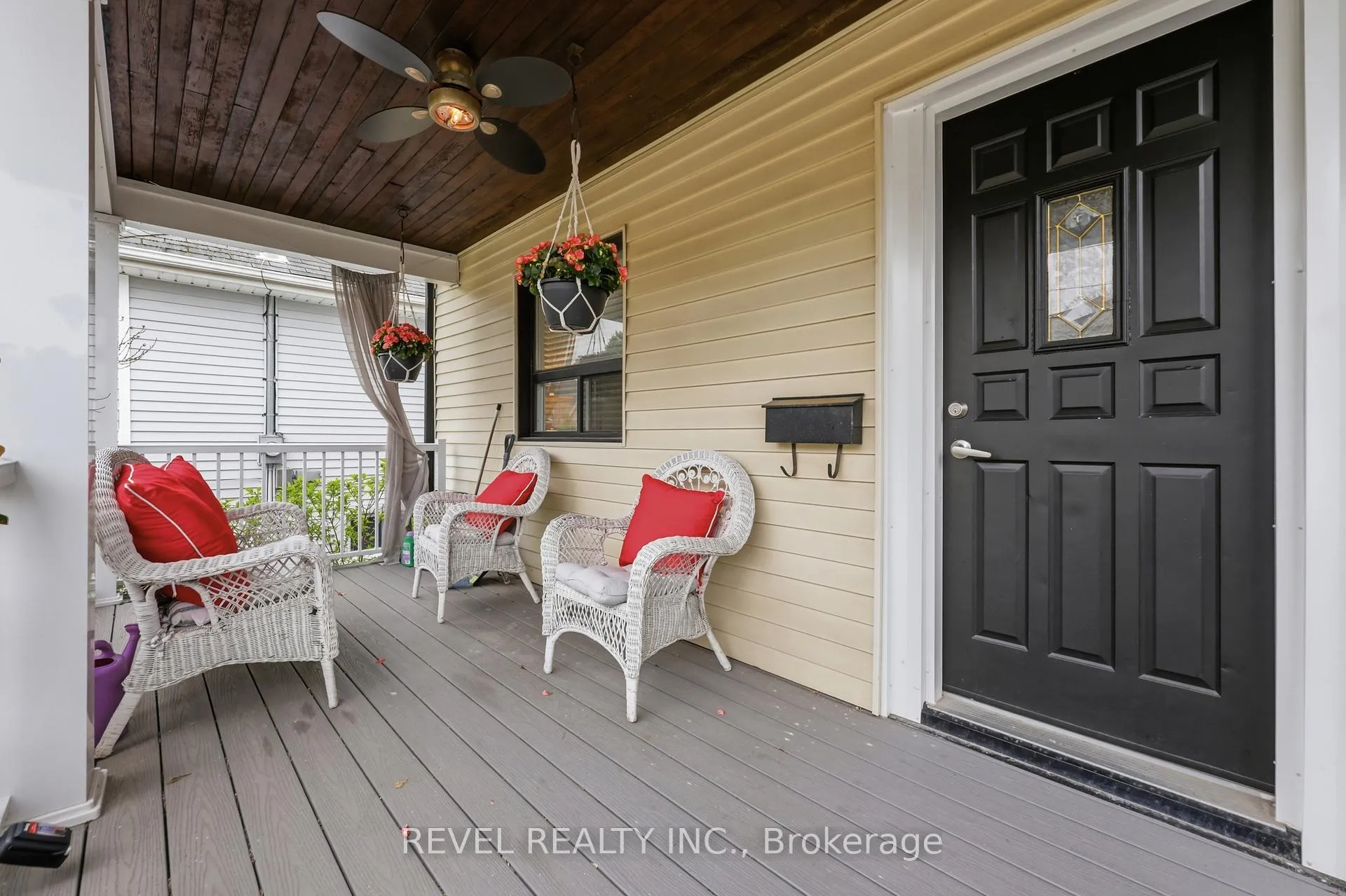 Photo 2 of 21 Berryman Avenue, St. Catharines, E. Chester — HOMEH