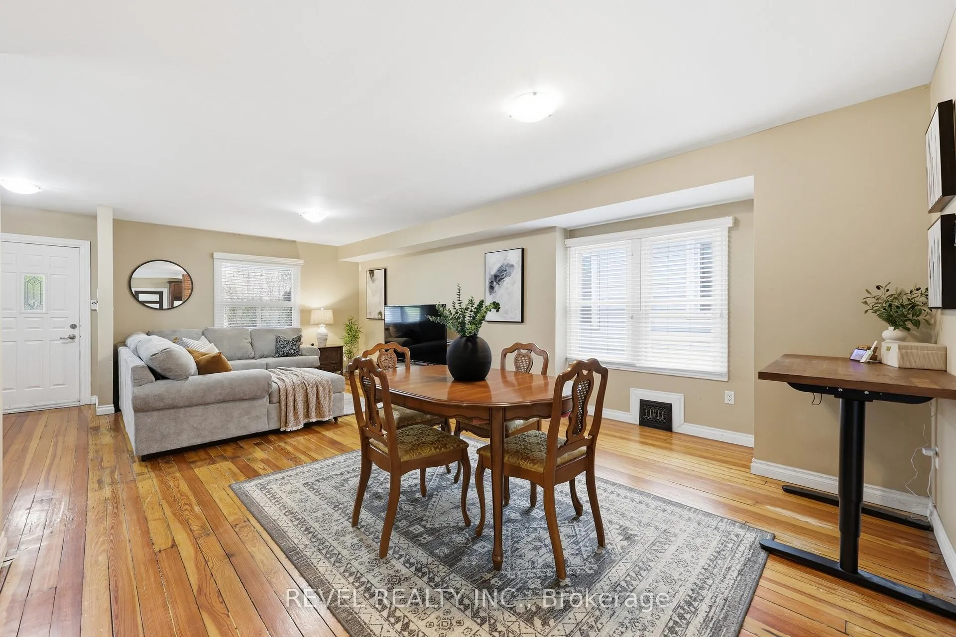 Photo 3 of 21 Berryman Avenue, St. Catharines, E. Chester — HOMEH