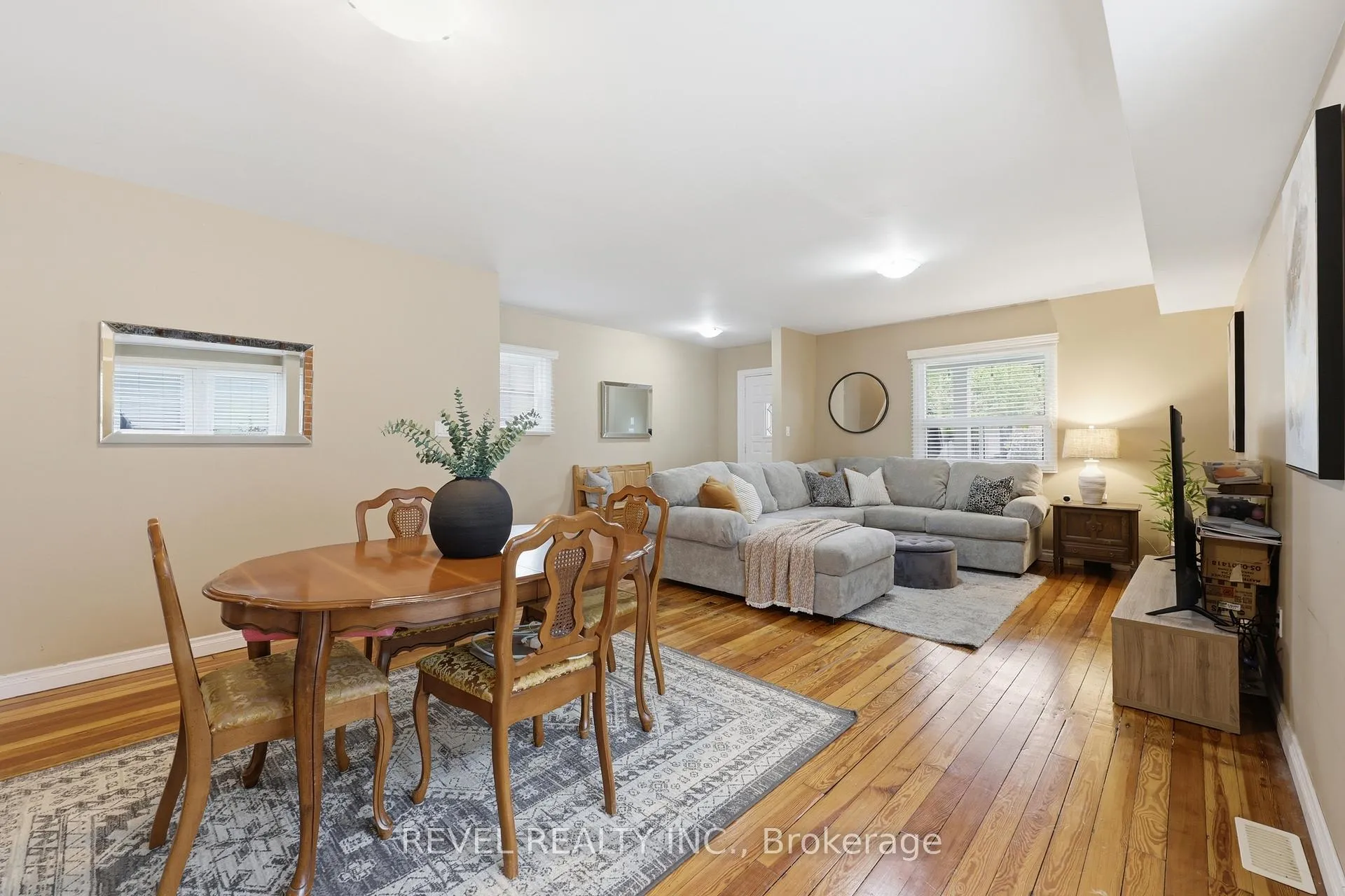 Photo 5 of 21 Berryman Avenue, St. Catharines, E. Chester — HOMEH