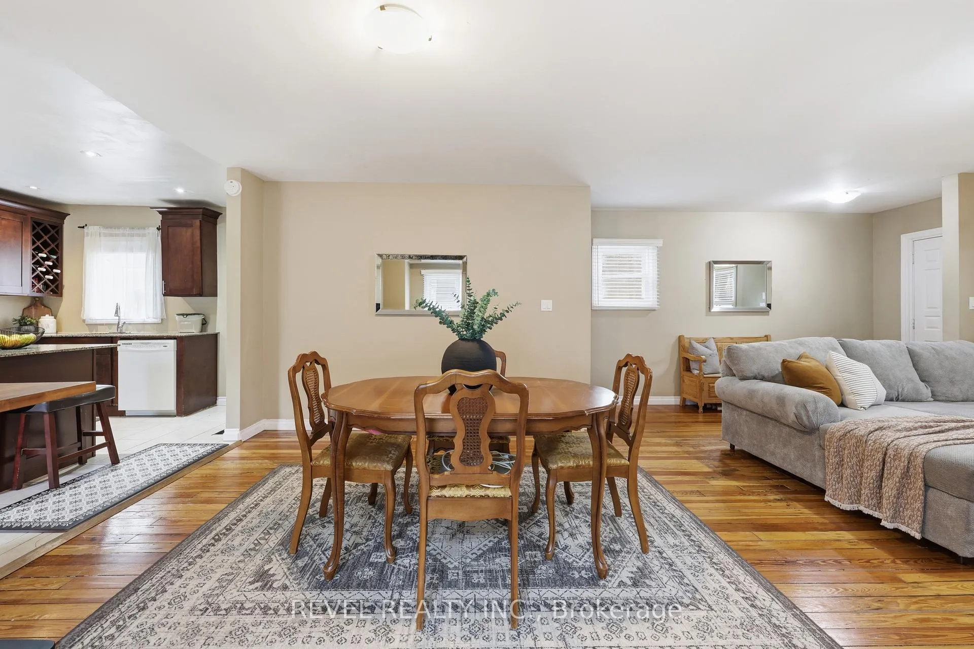 Photo 6 of 21 Berryman Avenue, St. Catharines, E. Chester — HOMEH