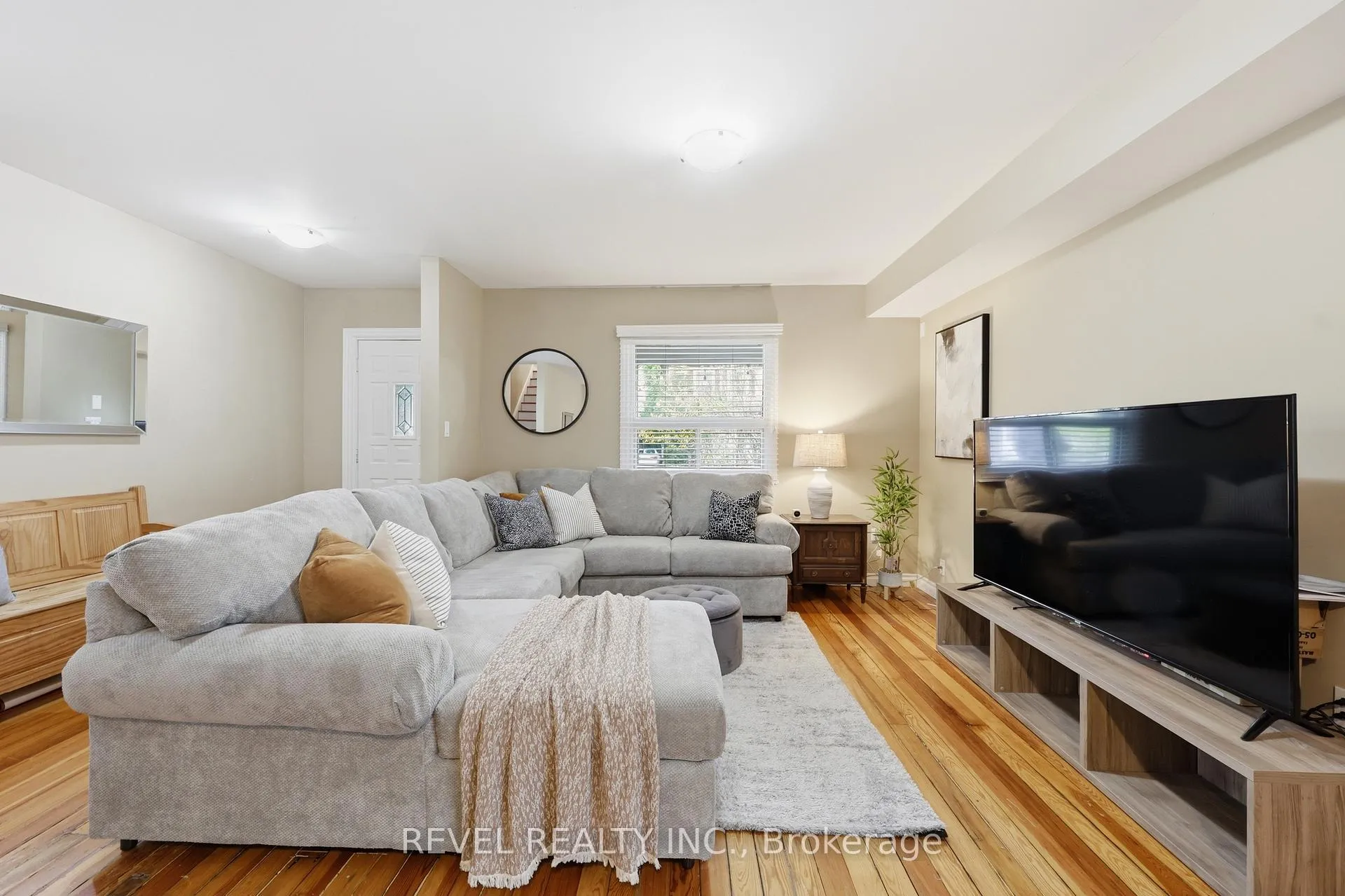 Photo 8 of 21 Berryman Avenue, St. Catharines, E. Chester — HOMEH