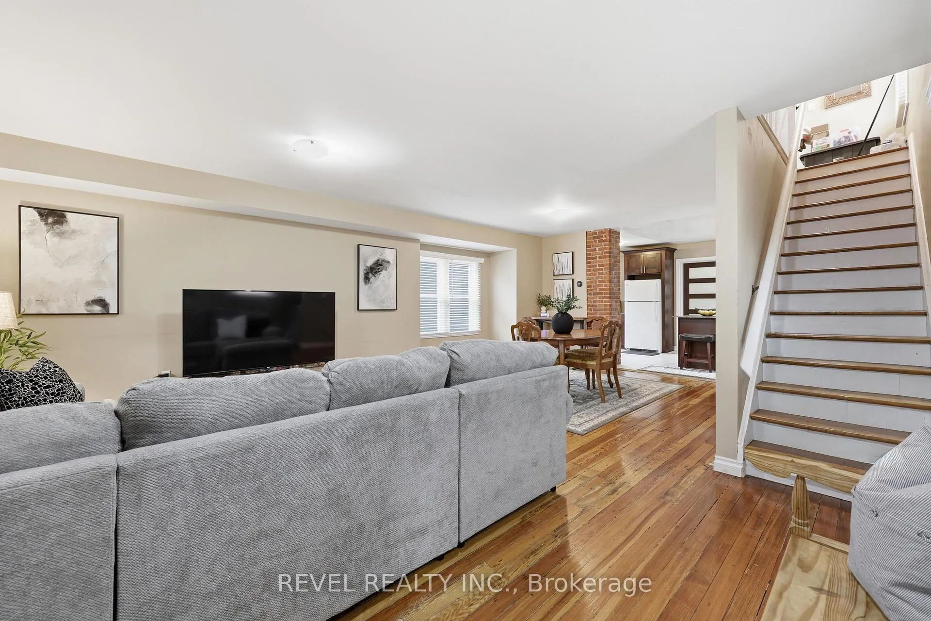 Photo 10 of 21 Berryman Avenue, St. Catharines, E. Chester — HOMEH
