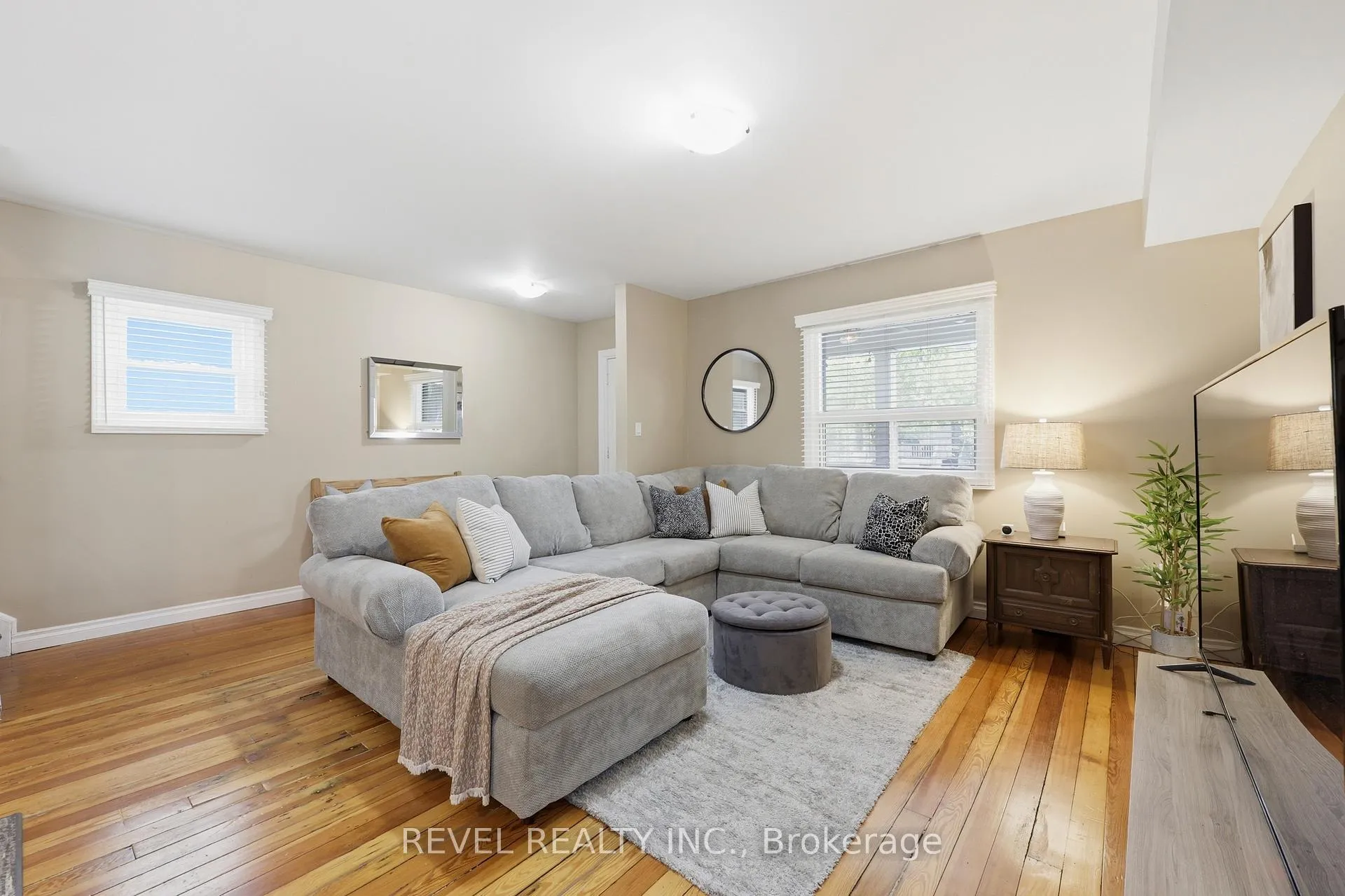 Photo 11 of 21 Berryman Avenue, St. Catharines, E. Chester — HOMEH