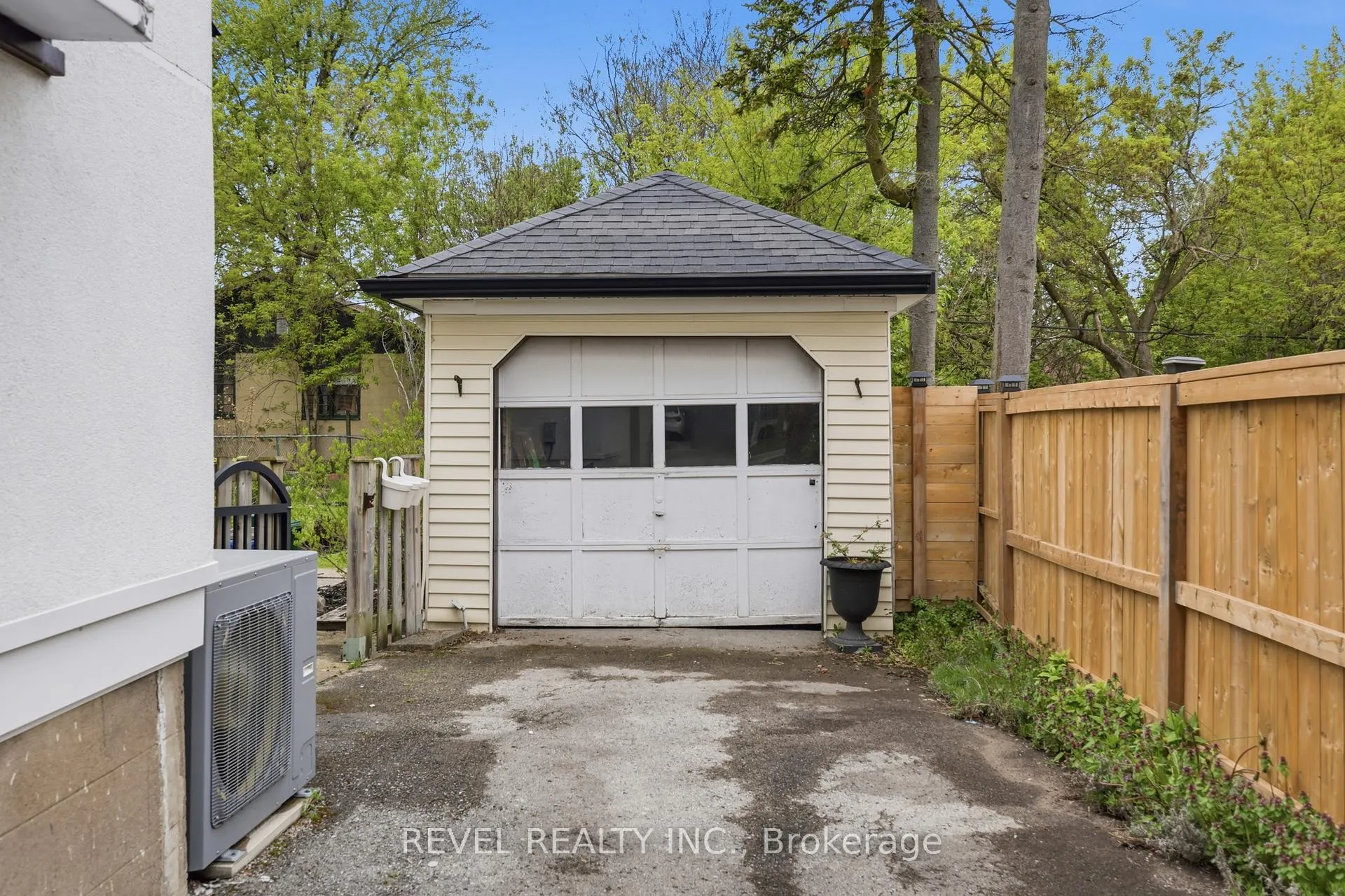 Photo 33 of 21 Berryman Avenue, St. Catharines, E. Chester — HOMEH