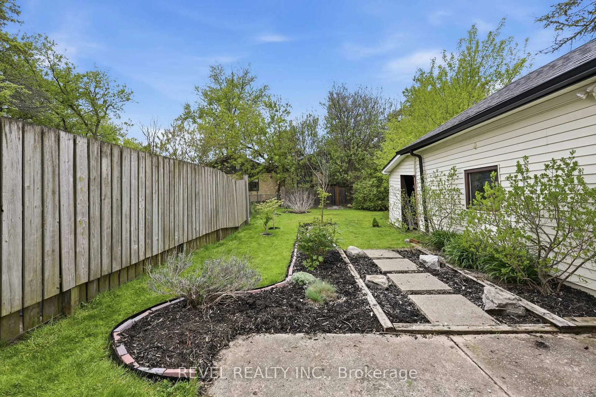 Photo 35 of 21 Berryman Avenue, St. Catharines, E. Chester — HOMEH