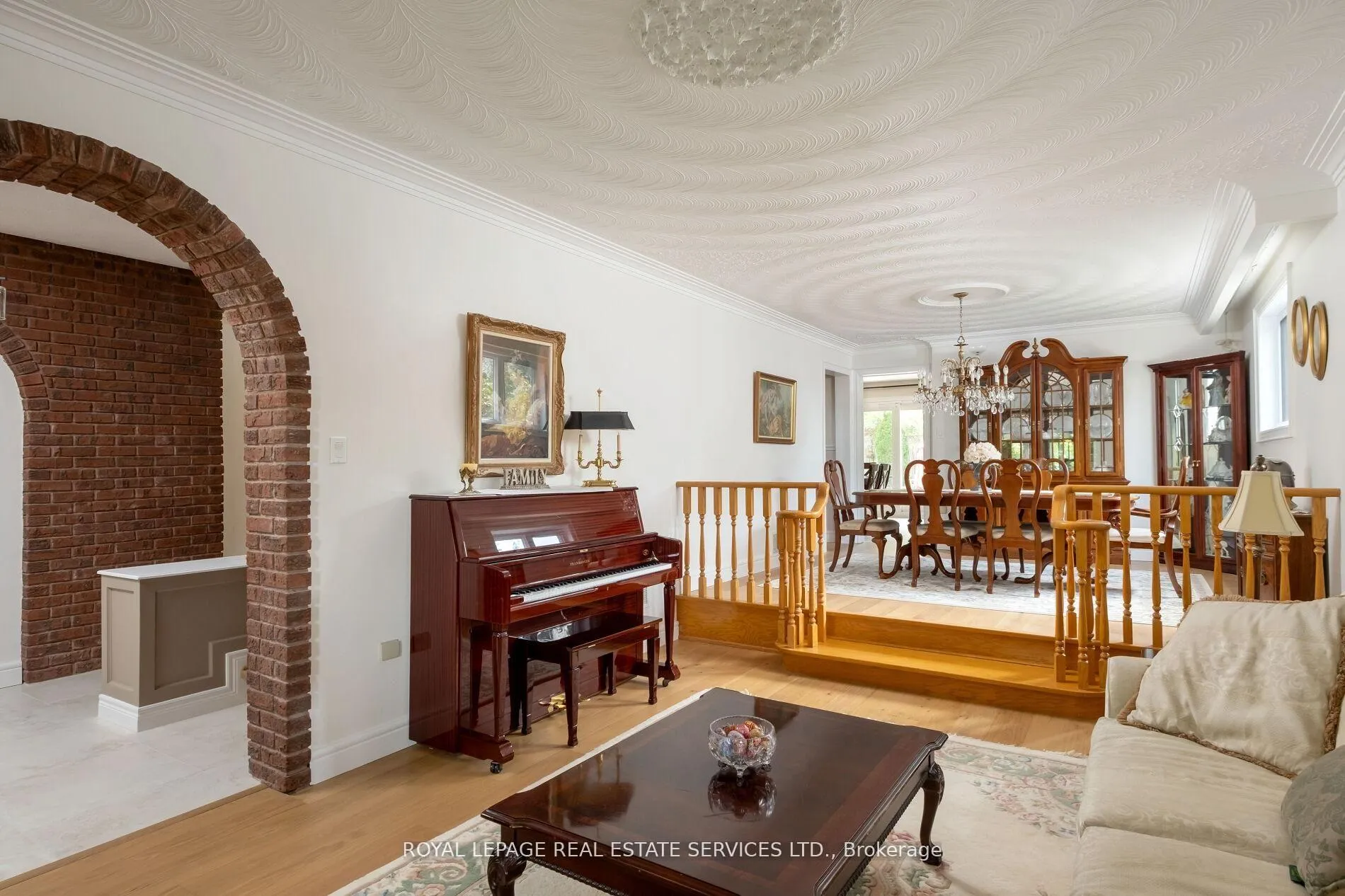 Photo 11 of 15 Westroyal Road, Etobicoke, Kingsview Village-The Westway — HOMEH
