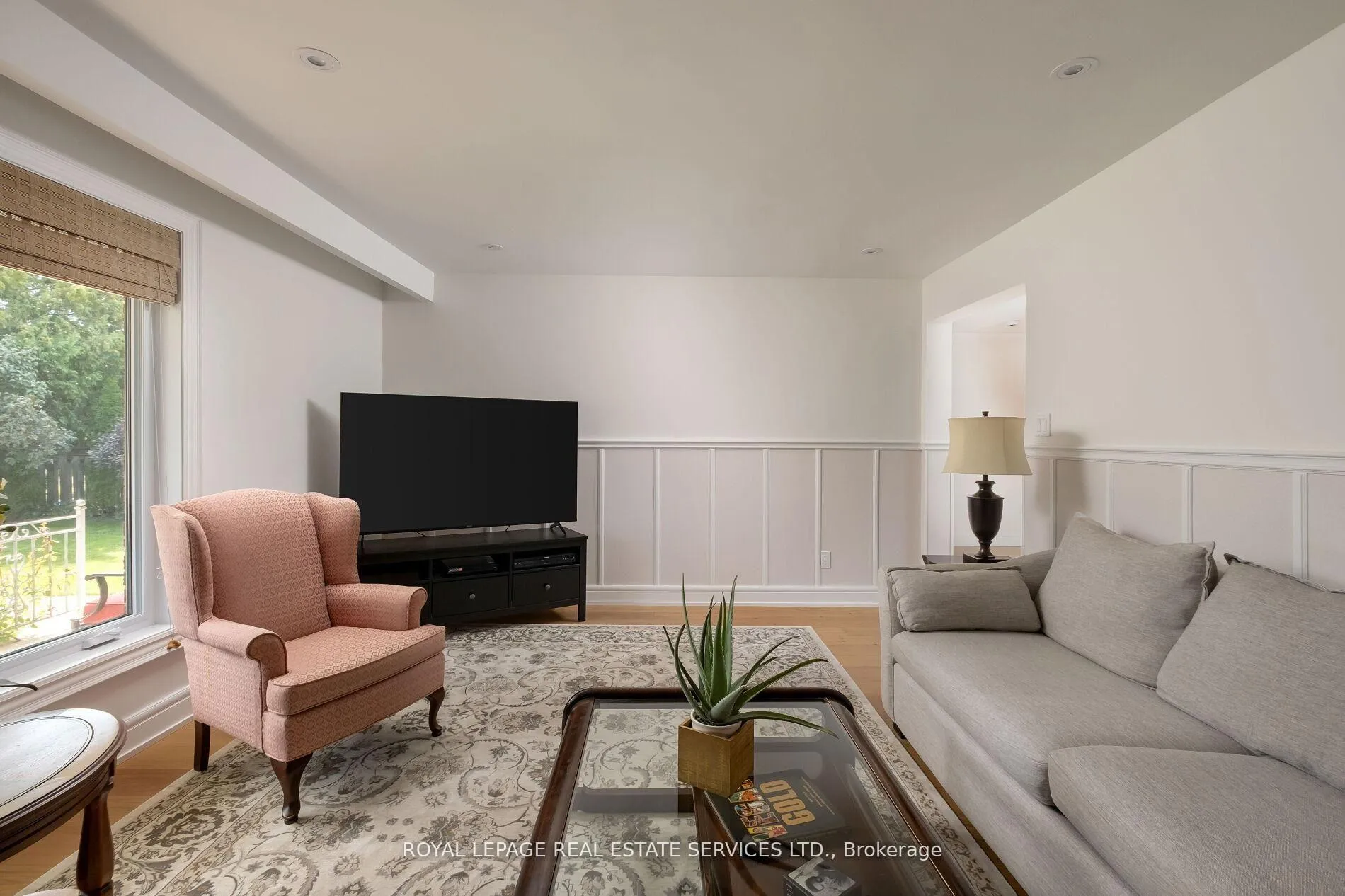 Photo 19 of 15 Westroyal Road, Etobicoke, Kingsview Village-The Westway — HOMEH