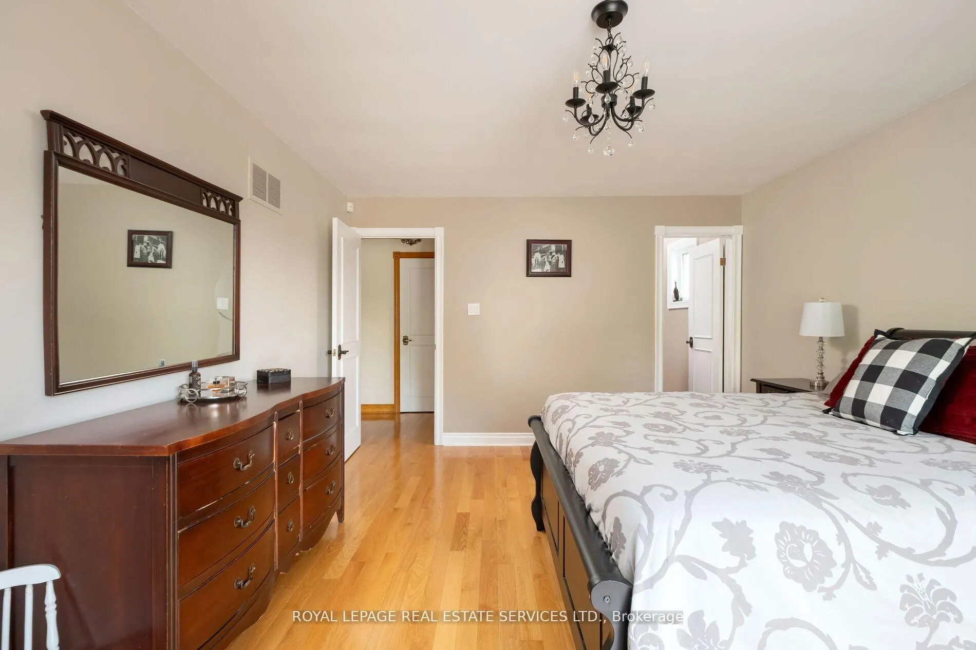 Photo 23 of 15 Westroyal Road, Etobicoke, Kingsview Village-The Westway — HOMEH