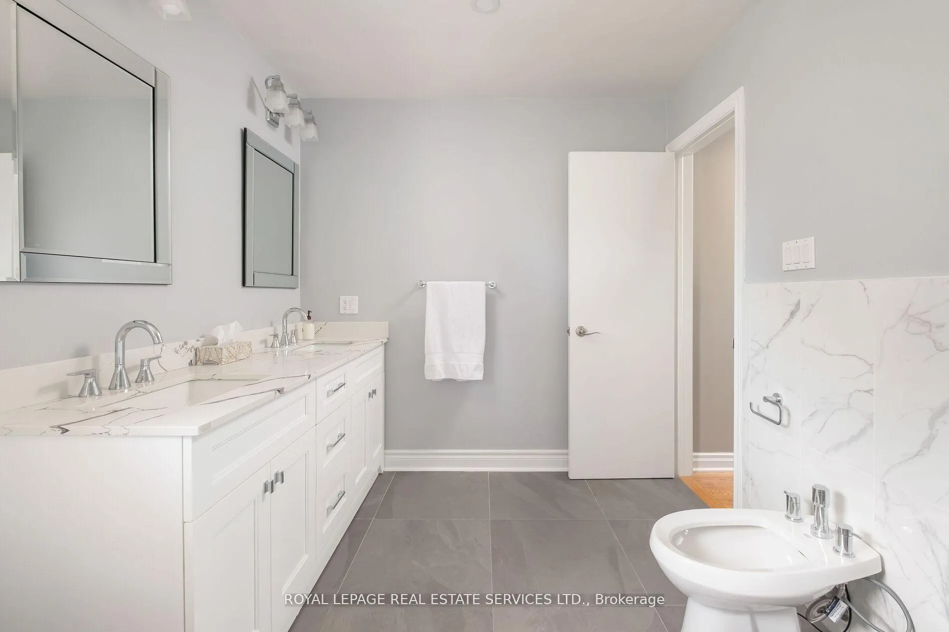 Photo 26 of 15 Westroyal Road, Etobicoke, Kingsview Village-The Westway — HOMEH