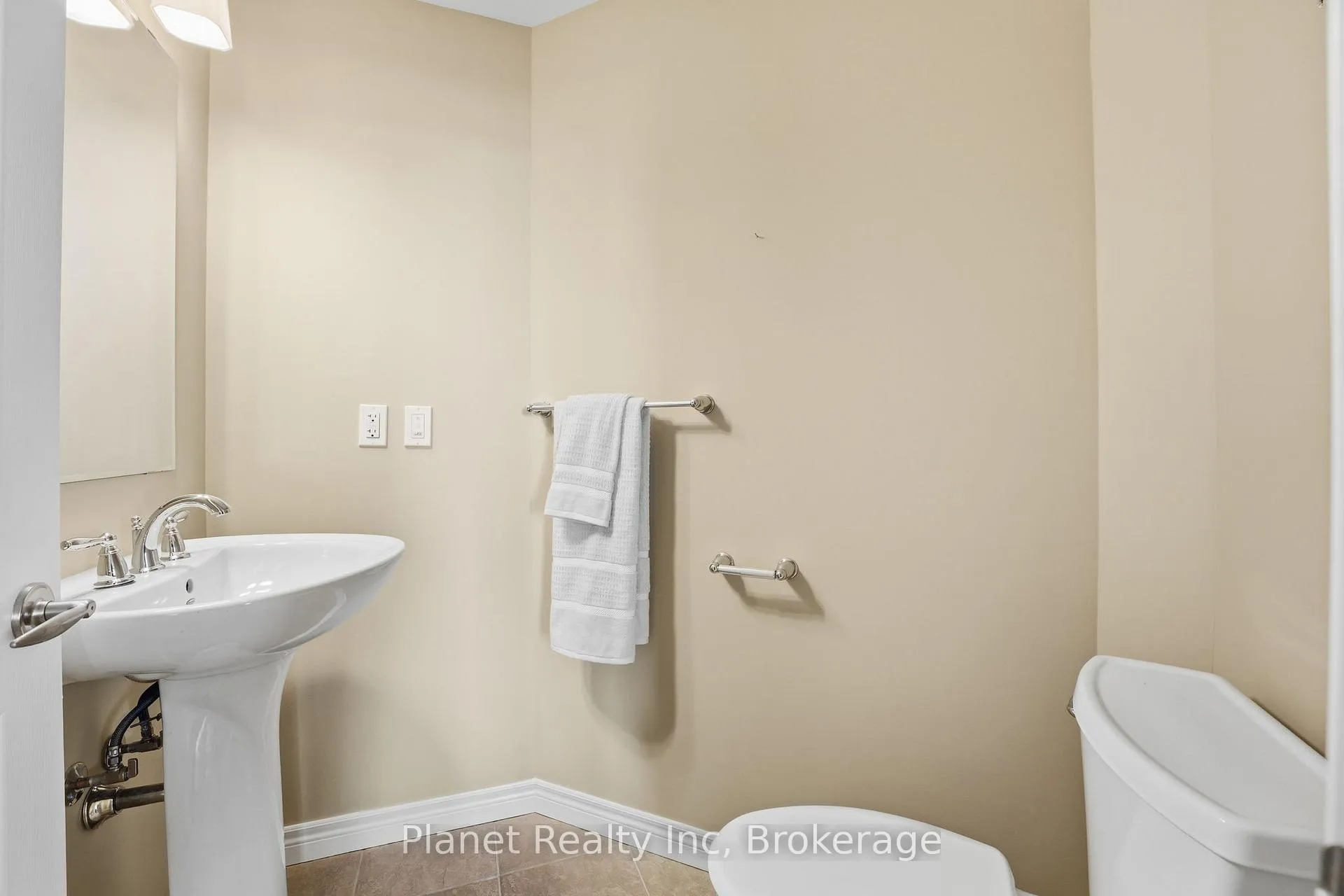 Photo 13 of Unit C305, 65 Bayberry Drive, Guelph, Village By The Arboretum — HOMEH