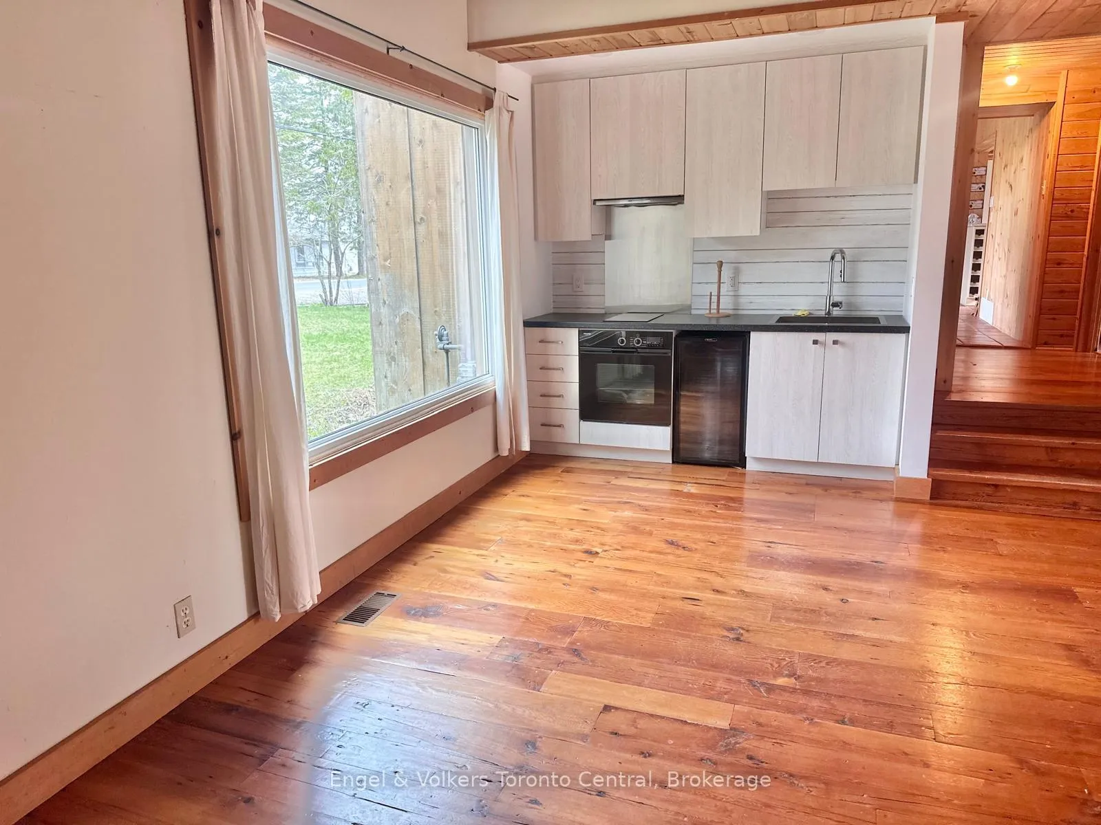 Photo 3 of Unit 2, 109 Hope Street, Blue Mountains — HOMEH