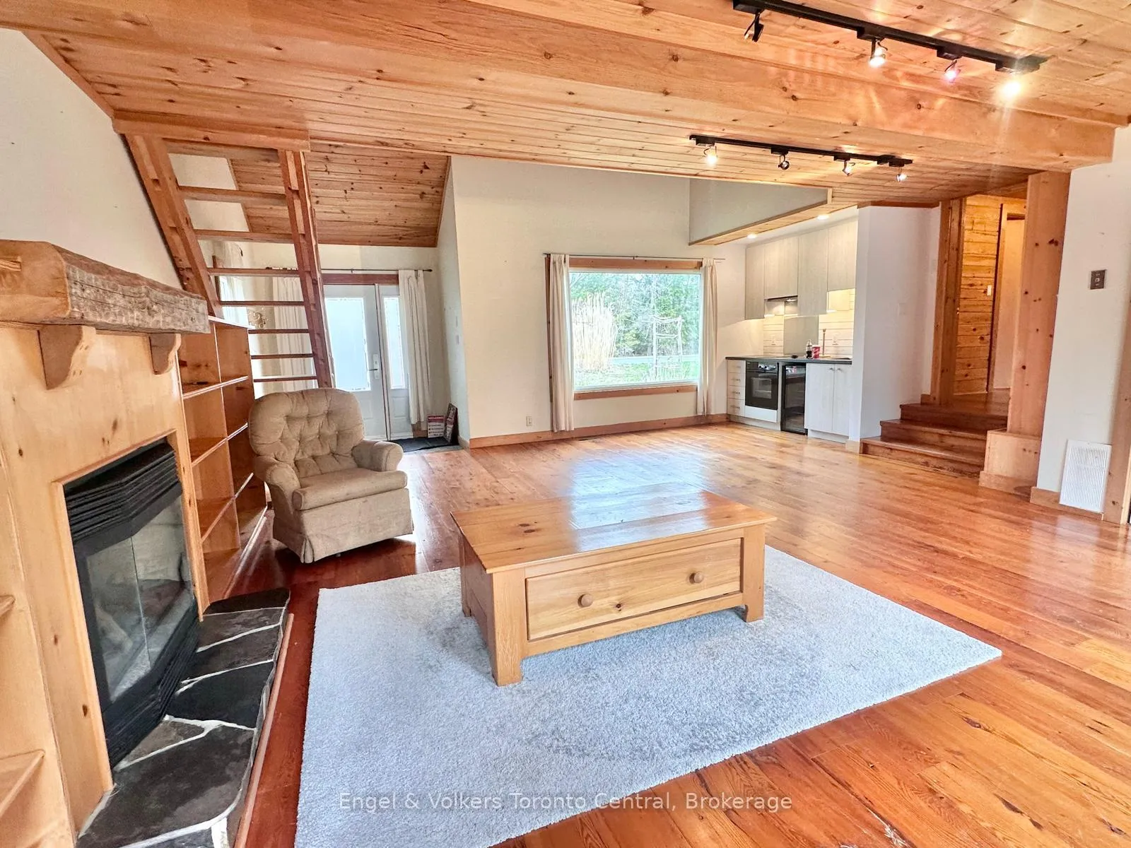 Photo 5 of Unit 2, 109 Hope Street, Blue Mountains — HOMEH