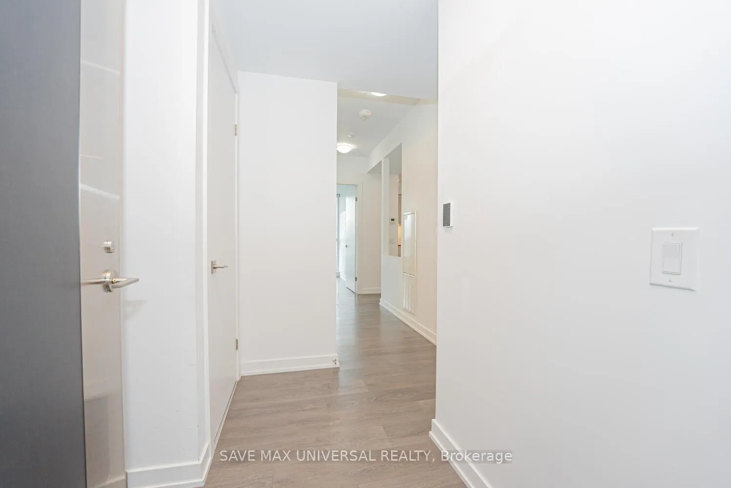 Photo 9 of Unit 809, 609 Avenue Road, Toronto, Yonge-St. Clair — HOMEH