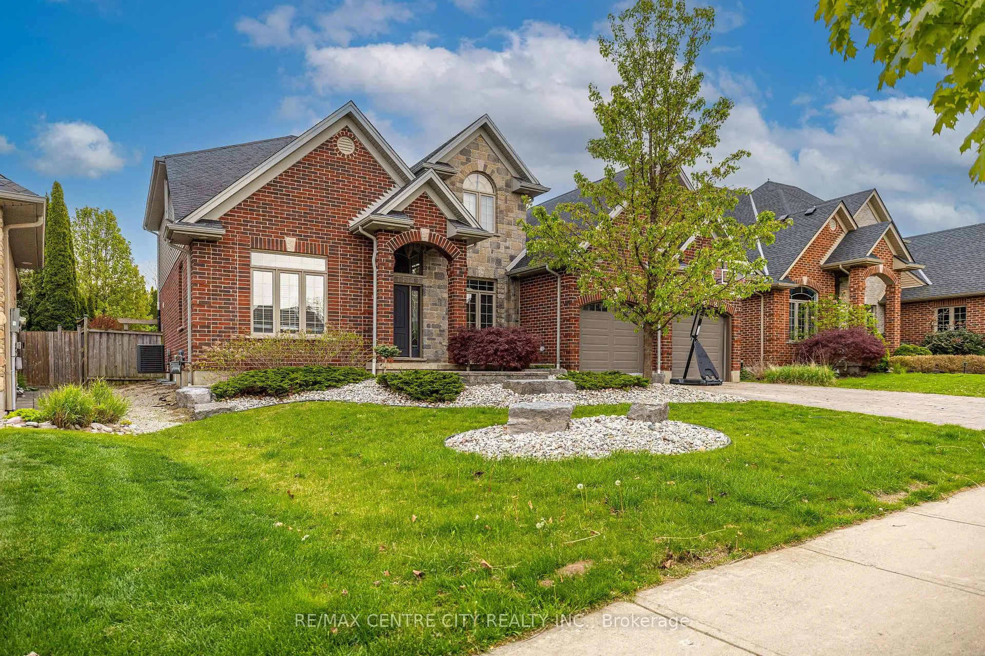 Photo 2 of 2114 Riverbend Road, London, South A — HOMEH