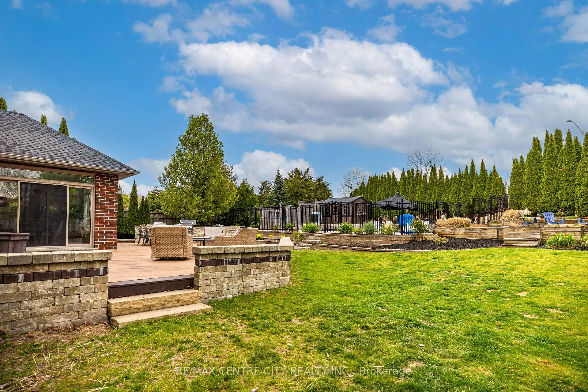 Photo 7 of 2114 Riverbend Road, London, South A — HOMEH