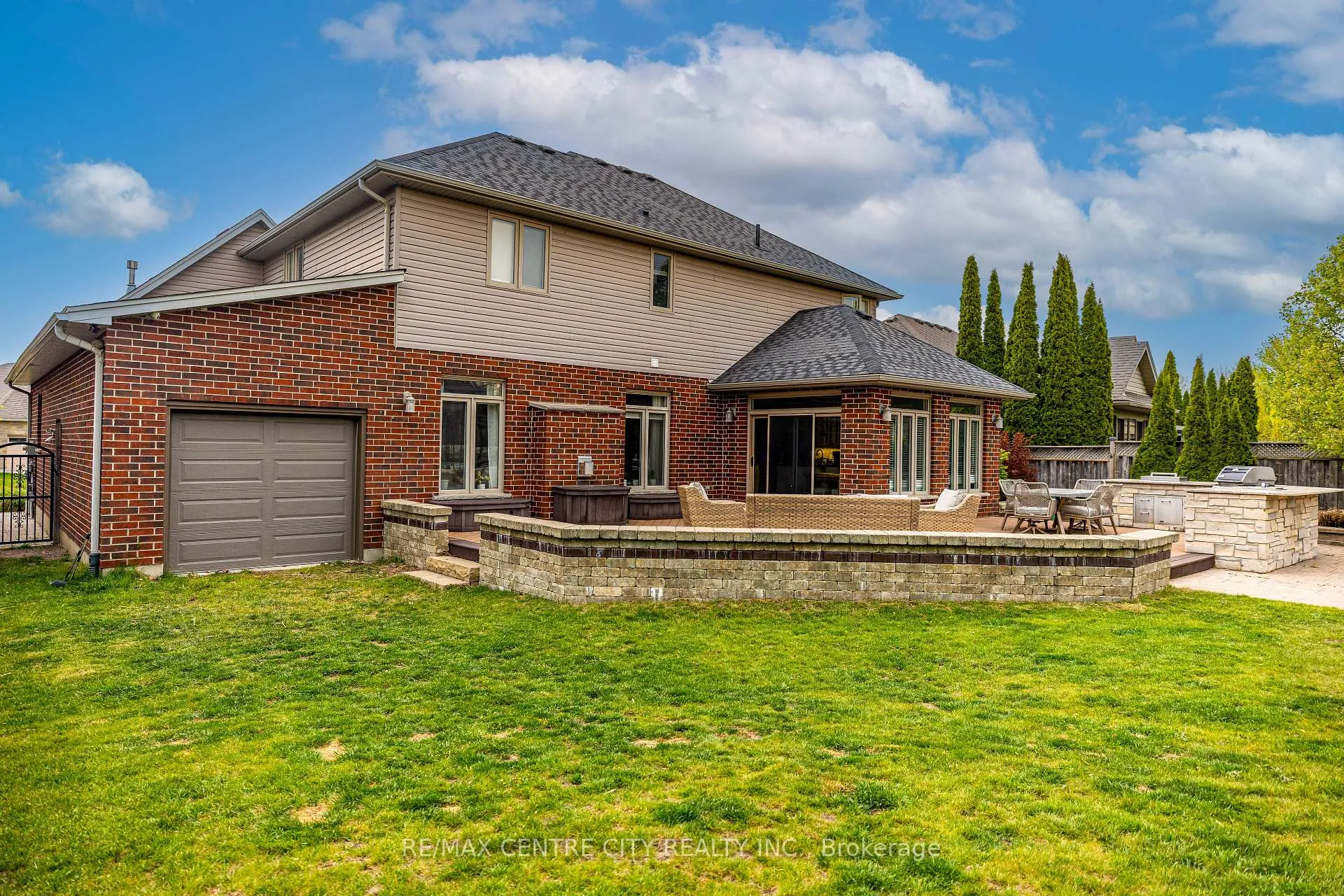Photo 13 of 2114 Riverbend Road, London, South A — HOMEH
