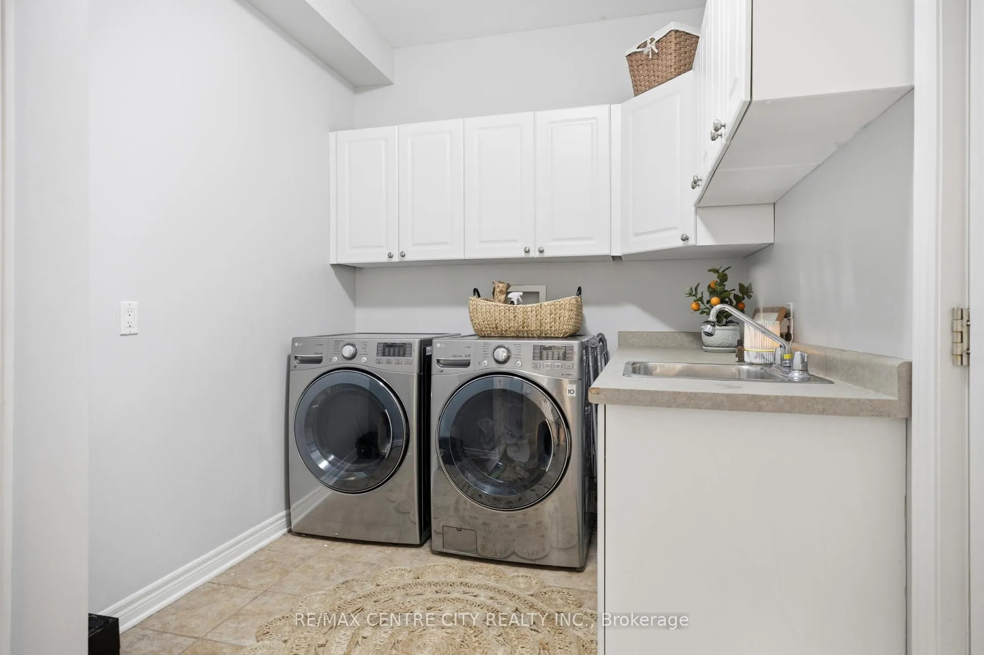 Photo 20 of 2114 Riverbend Road, London, South A — HOMEH